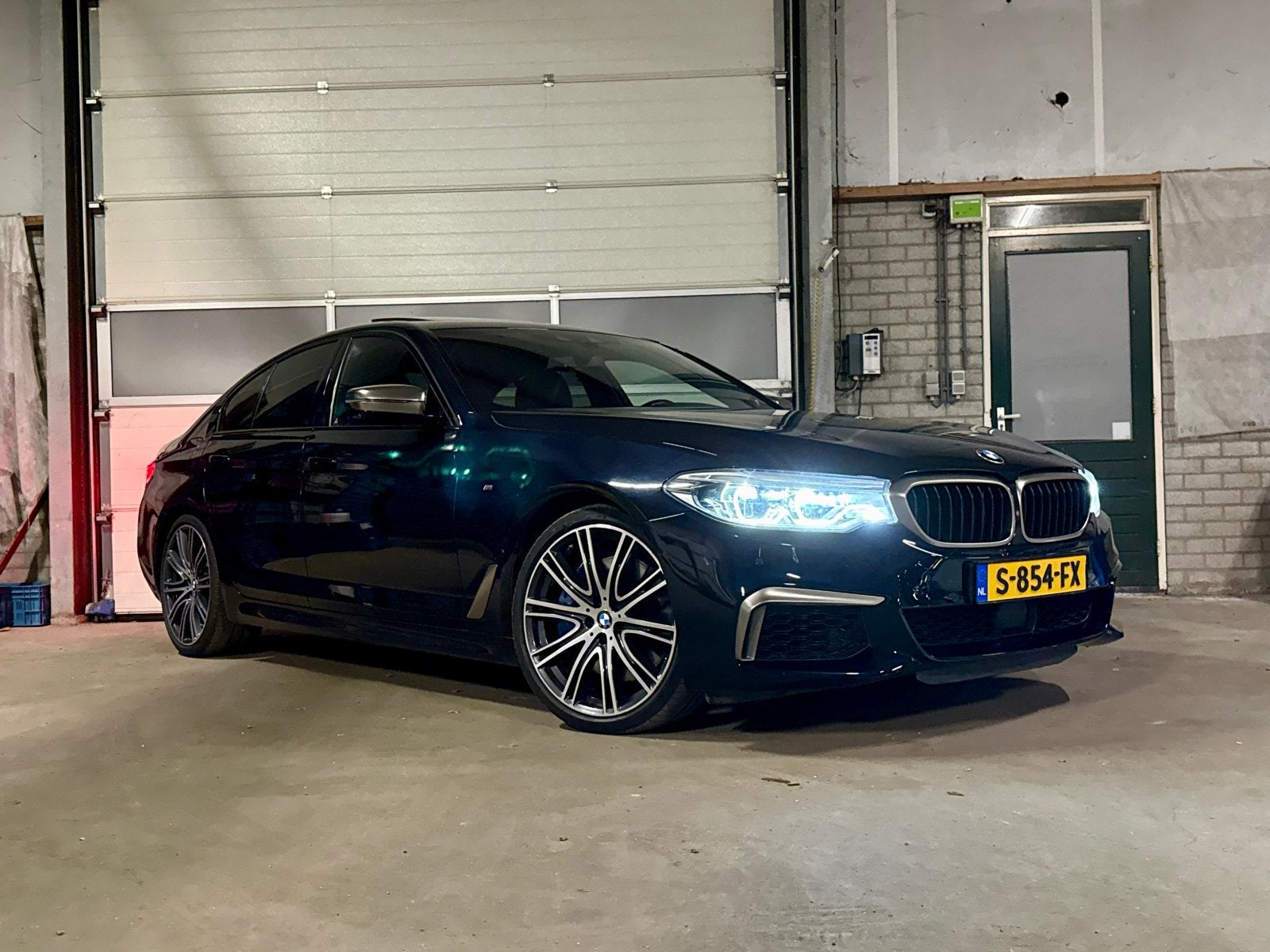 BMW M550i 4.4 V8 – 530 PK – Display Key – 360 – Full Option, Auto's, Automaat, 8 cilinders, 2000 kg, 4395 cc
