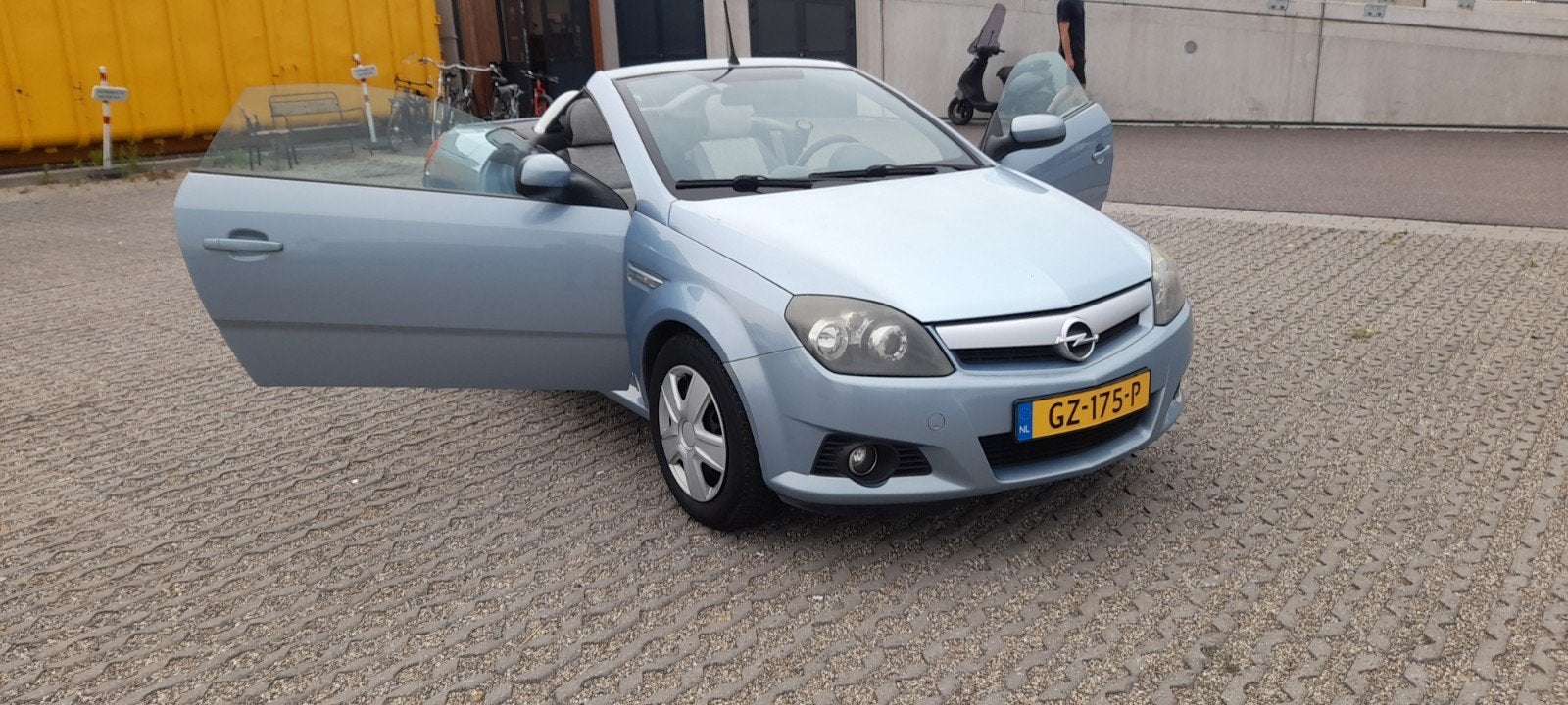 Opel Tigra 1.8 16V hardtop 2005 Blauw, Auto's, Opel, 125 pk, Zwart, 4 cilinders, Blauw