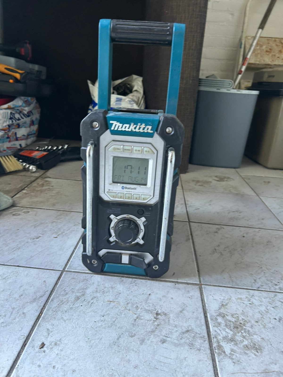 Makita bouw radio 18v, Audio, Tv en Foto, Radio's, Ophalen of Verzenden, Zo goed als nieuw, Bouwradio