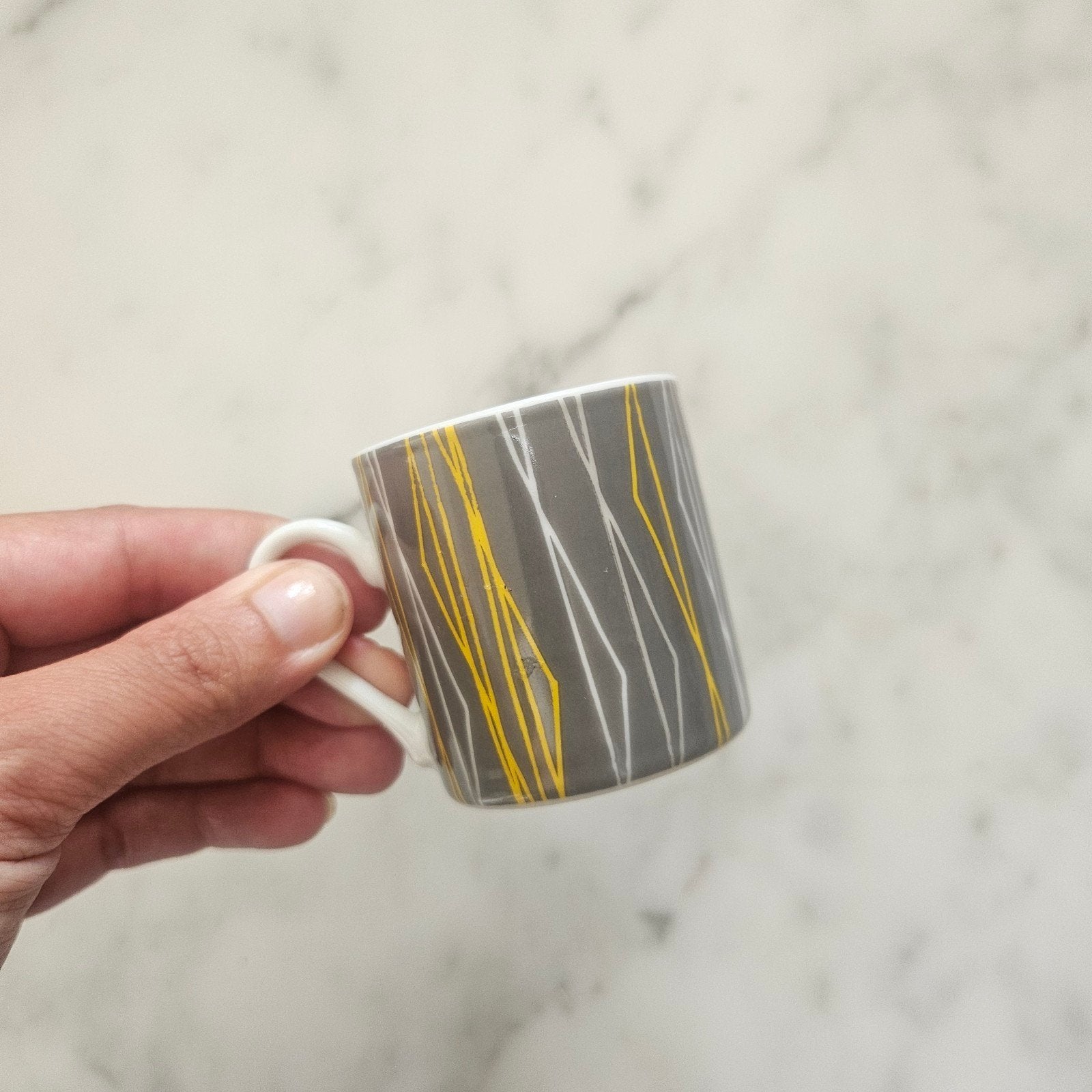 Mini Moderns Magpie Espresso Kopje - Grijs/Geel, Overige merken, Keramiek, Ophalen of Verzenden, Zo goed als nieuw