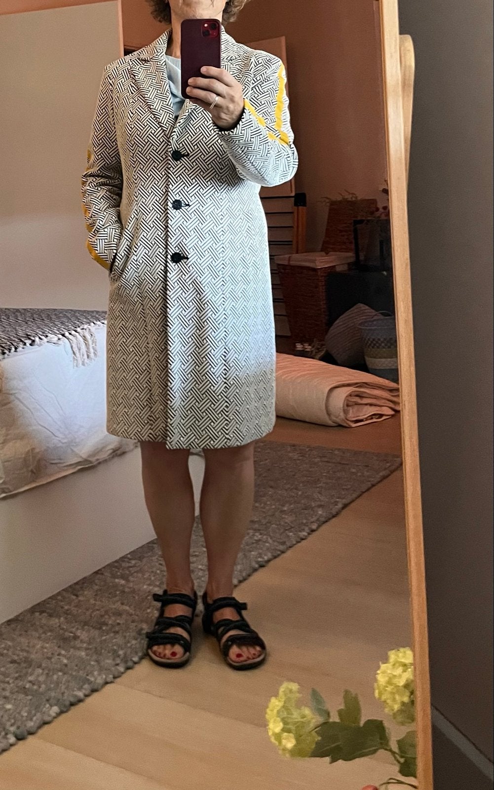 Stijlvolle jas met geometrisch patroon en gele strepen, Kleding | Dames, Ophalen of Verzenden, Zo goed als nieuw, Maat 38/40 (M)