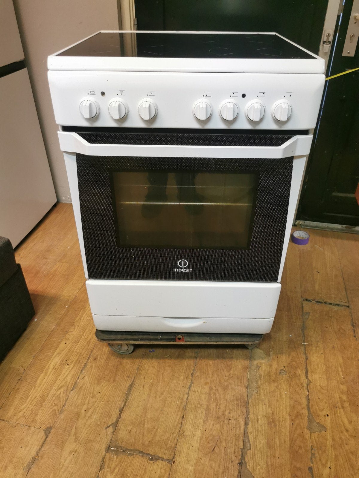Keramisch fornuis te koop aangeboden.
Met perilex stekker (3, Minder dan 85 cm, Keramisch, Zo goed als nieuw, Vrijstaand