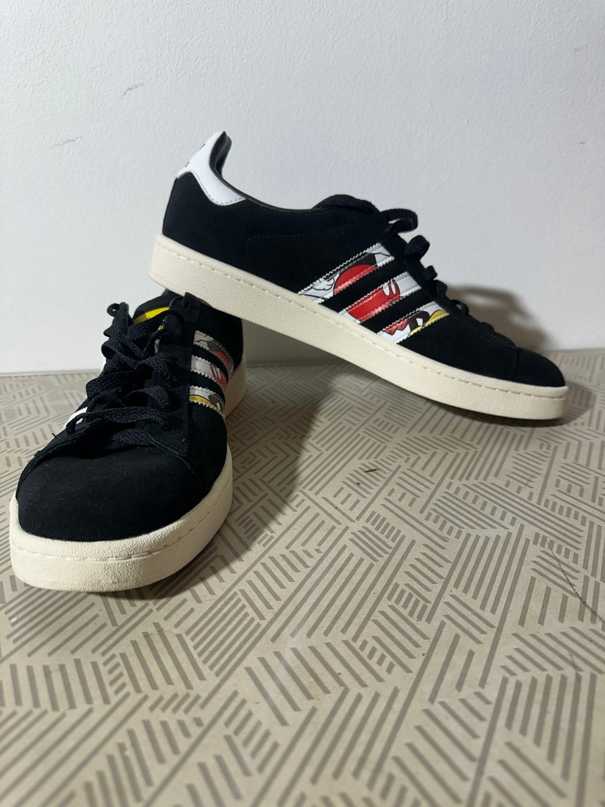 Adidas Campus Disney Mickey Mouse sneakers - Maat 45 1/3, Ophalen of Verzenden, Zo goed als nieuw, Zwart, Sneakers of Gympen