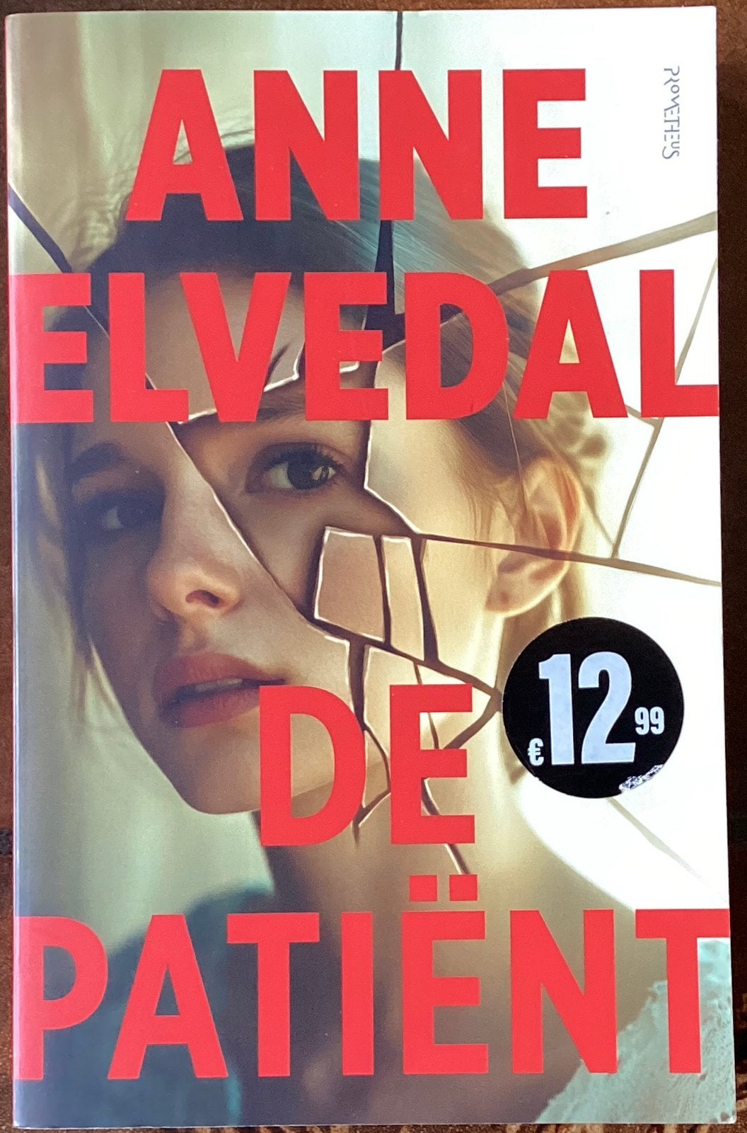 Thriller—De patiënt Auteur—Anne Elvedal, Ophalen of Verzenden, Zo goed als nieuw
