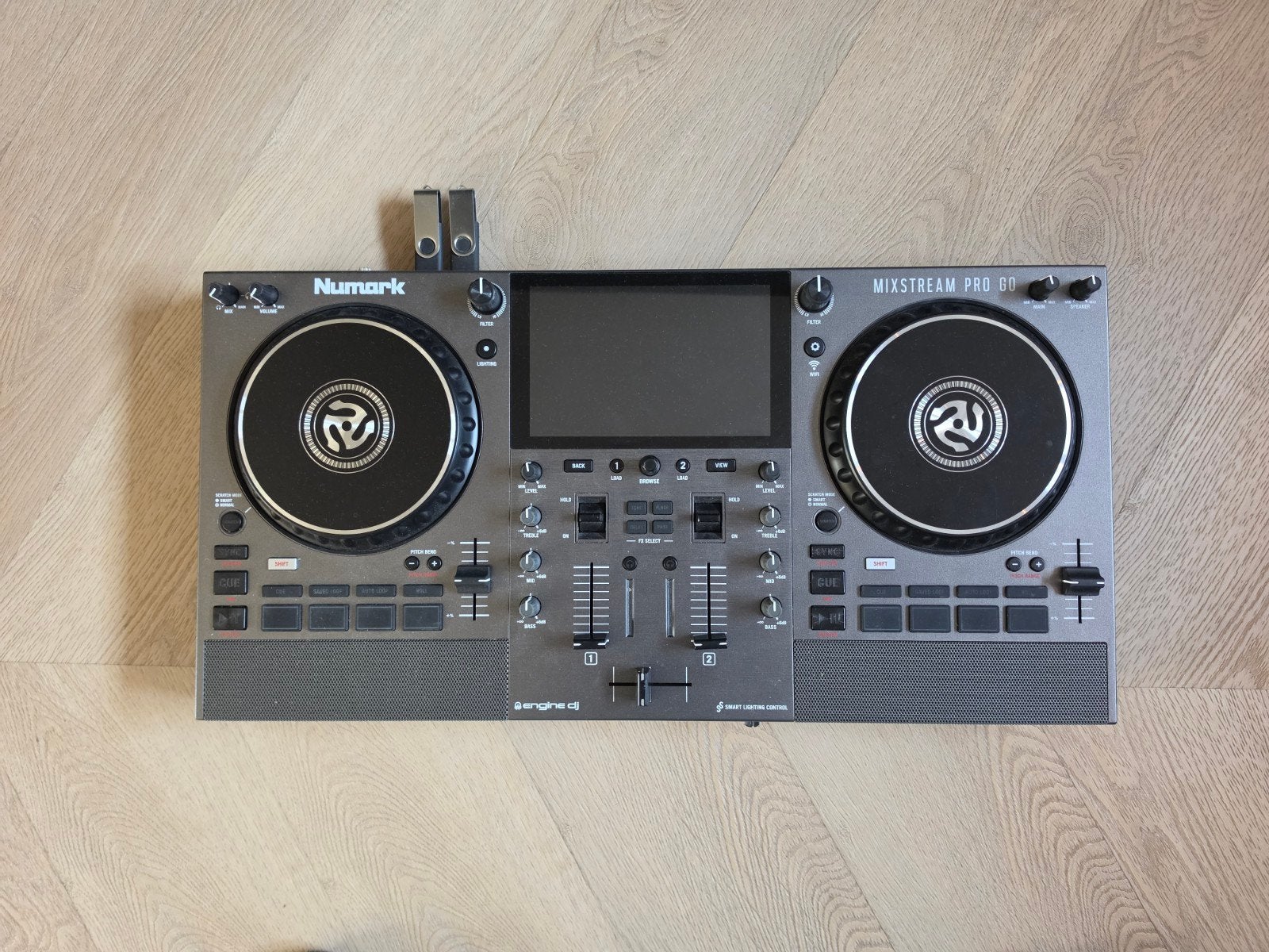 Numark Mixstream Pro Go +  Mackie Thump GO + Speakersta