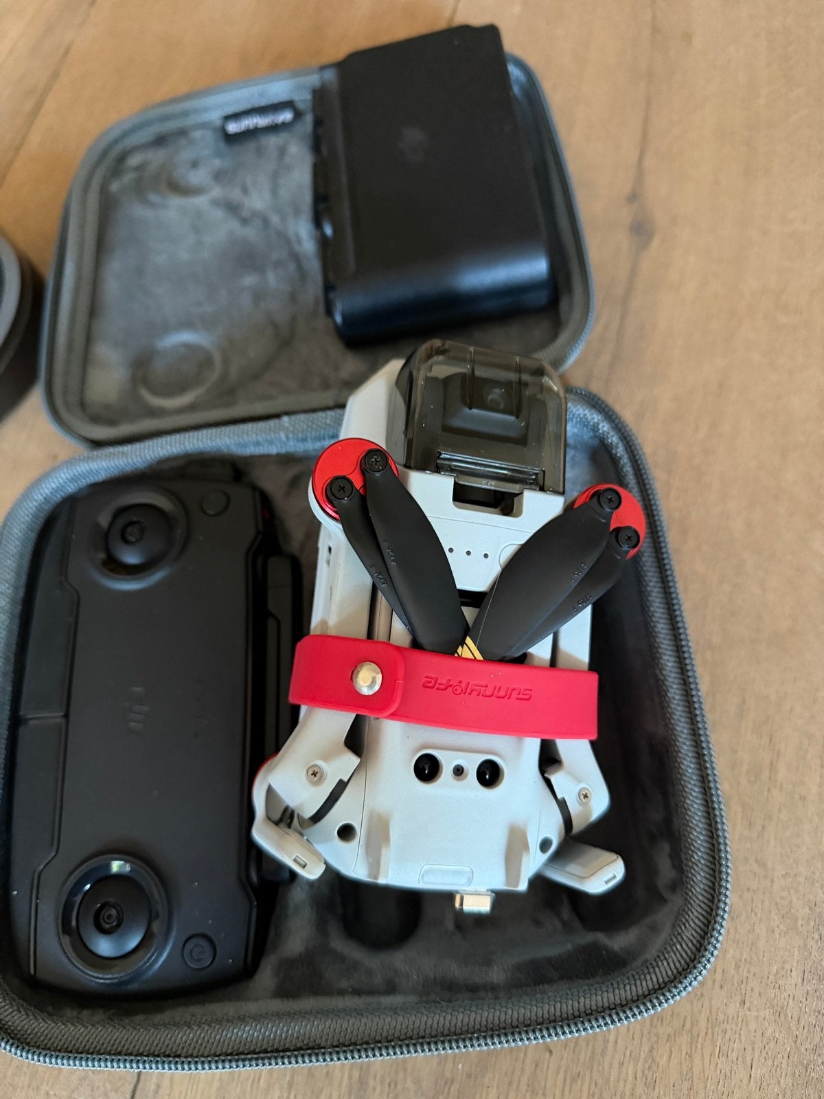 DJI Mini 1 Fly More Combo - Compacte en complete drone, Cameradrone, Zo goed als nieuw, Minder dan 250 gram, 15 tot 30 minuten