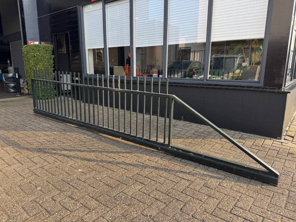 Schuifhek met 9 meter extra hekwerk en deur (+slot), Ophalen, Met poort, Gebruikt, Spijlenhekwerk