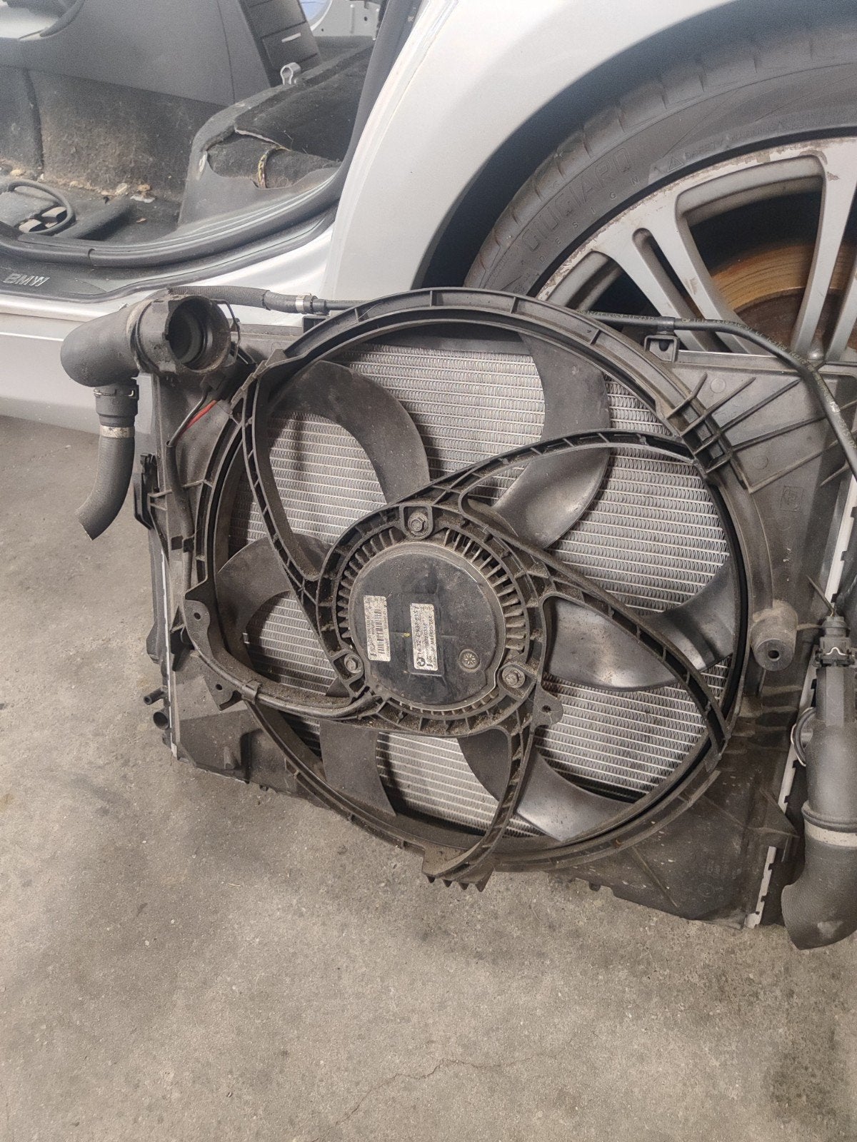 Radiateur koelvin ventilator fan bmw E90 E91 325i N52 325, Ophalen, BMW
