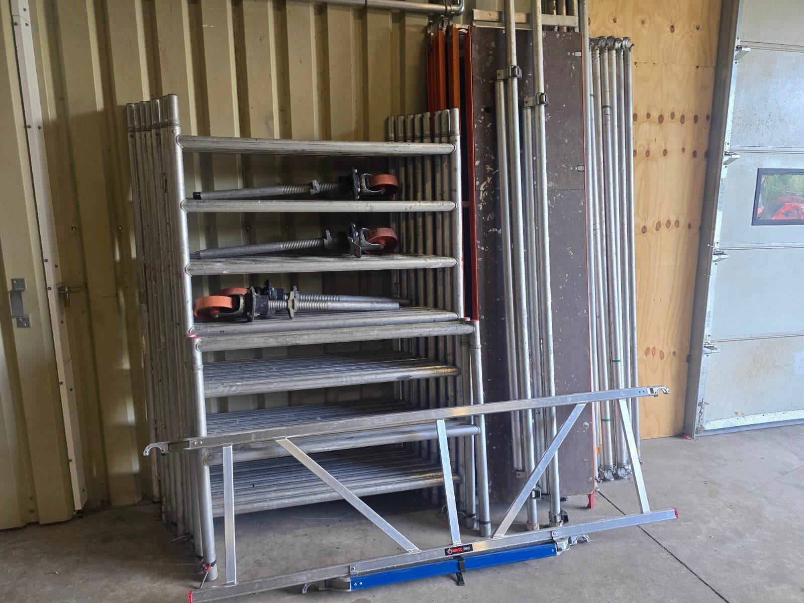 Altrex aluminium rolsteiger 10.20 wh, Ophalen, Gebruikt, Rolsteiger of Kamersteiger, 5 meter of hoger