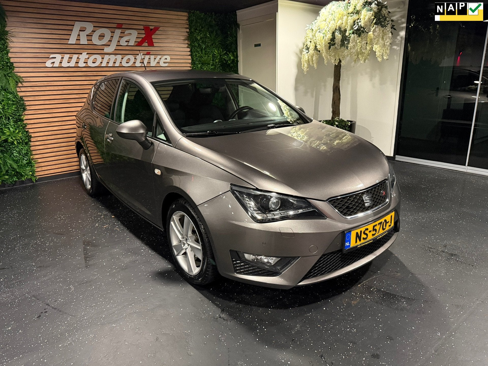 Seat Ibiza 1.4 TDI FR Connect LED - CLIMA - NAVI - STOELVERW, Auto's, Seat, Voorwielaandrijving, Stof, Gebruikt, 1055 kg