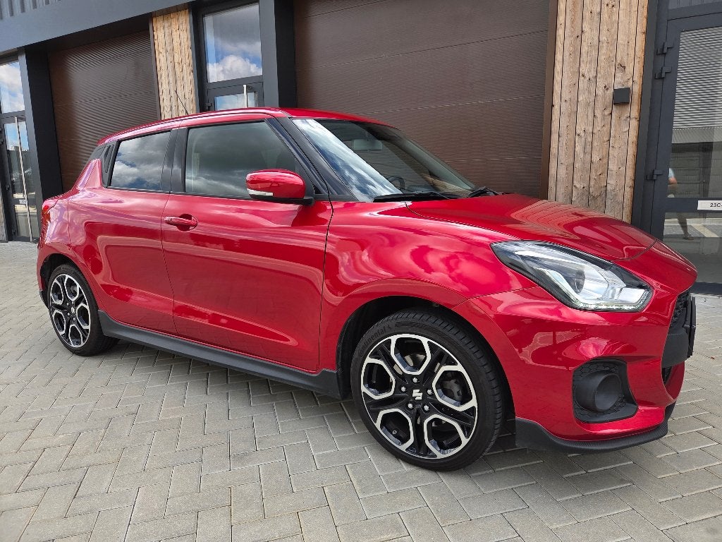 Suzuki Swift 1.4 Boosterjet 129pk Smart Hybrid 2020 Rood, Auto's, Suzuki, Stof, Zwart, 4 cilinders, 129 pk