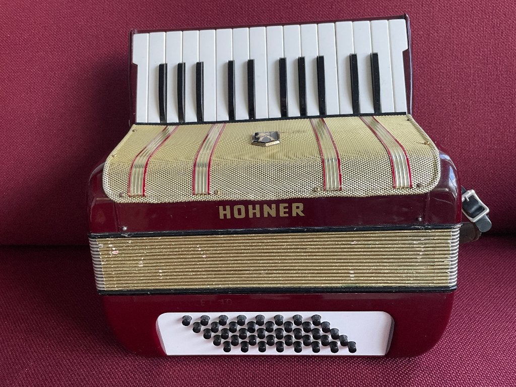 Kleine duitse Hohner Starlet accordeon . 40 bas .licht., Muziek en Instrumenten, Met koffer, Hohner, 48-bas, Gebruikt