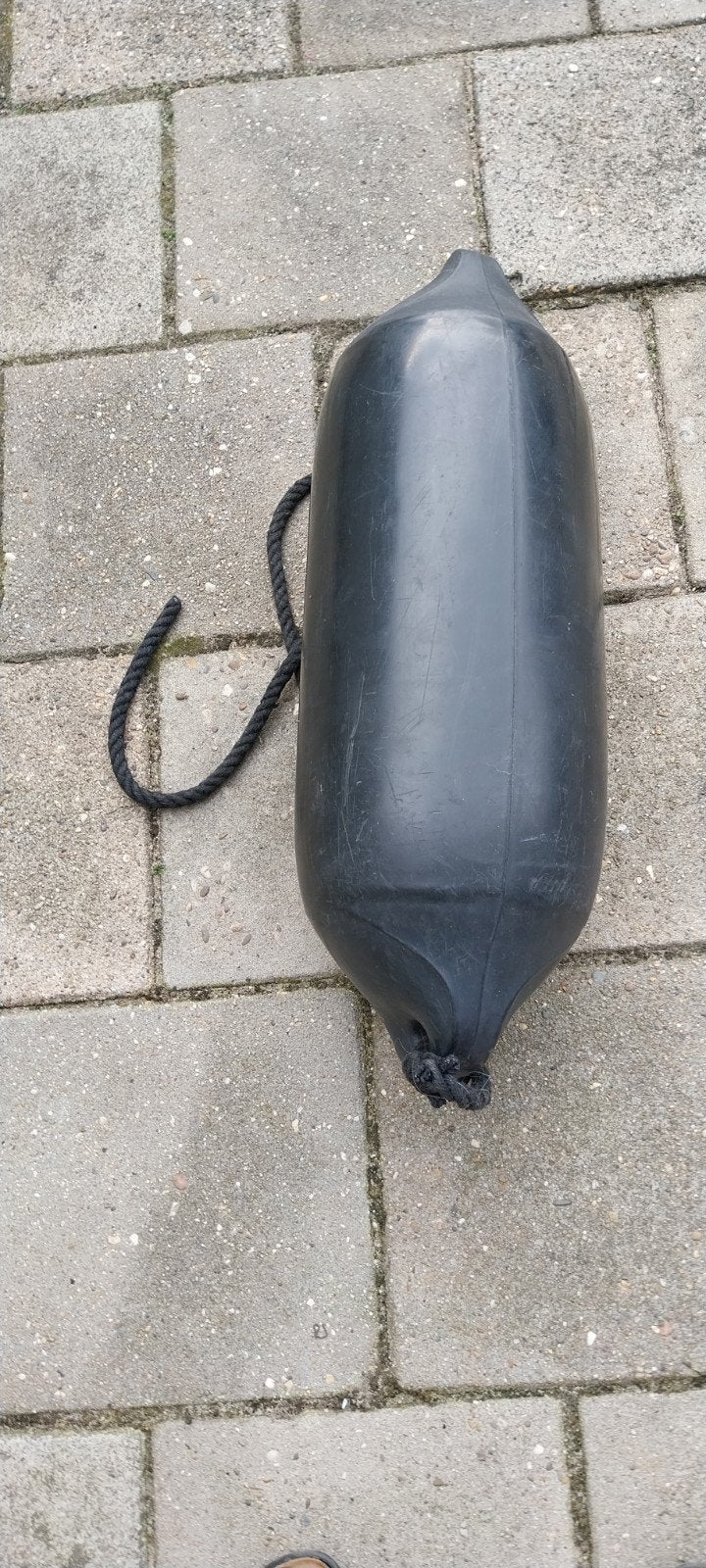 1 Zwarte Majoni fender boei stootwil maat 22 x 65 voor boot, Watersport en Boten, Ophalen, Gebruikt, Overige typen
