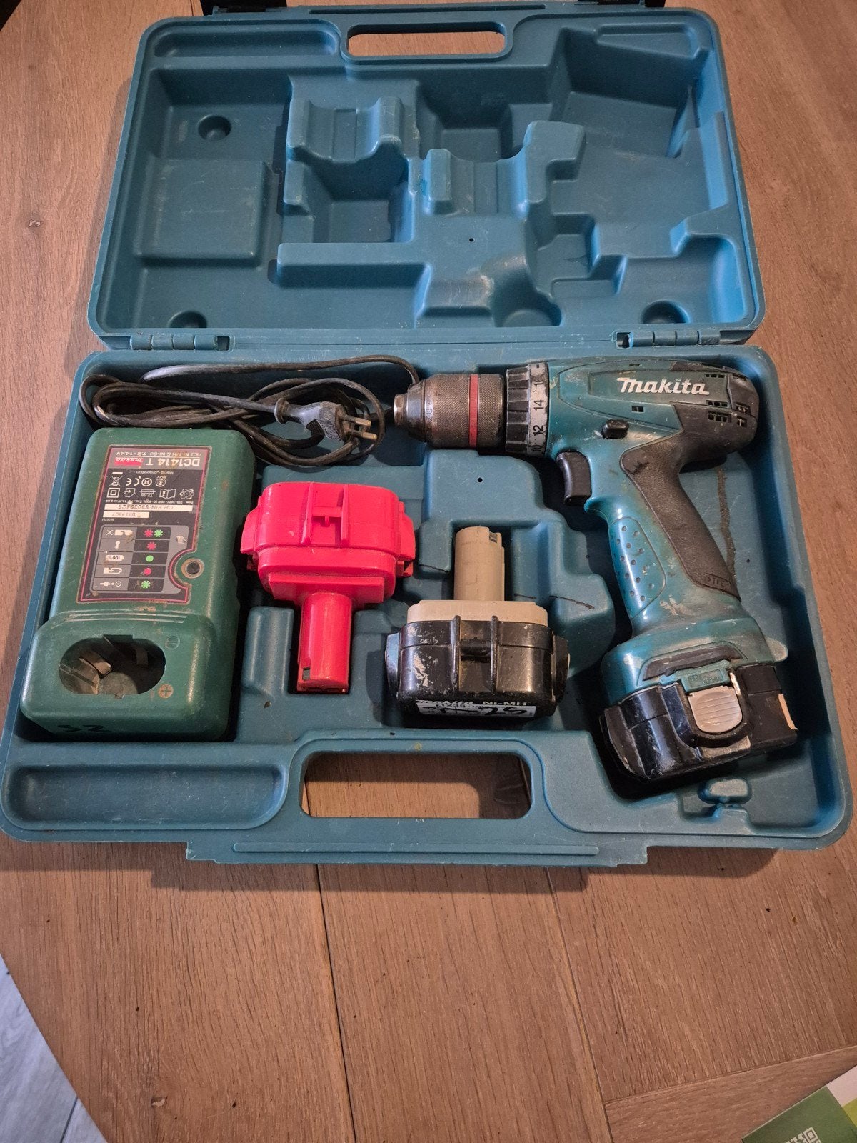 Makita 6271D 12V Boor-/Schroefmachine met Accu's en Lader, Ophalen of Verzenden