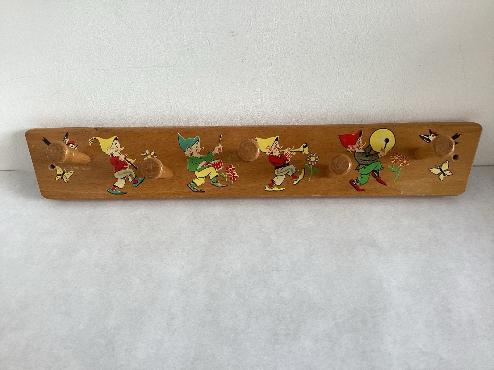Vintage kinder kapstok hout met 4 kabouters, Gebruikt, Ophalen of Verzenden, Minder dan 100 cm, Kinderkapstok