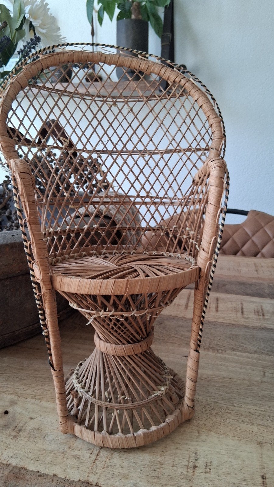 vintage Brocante Rotan pauwenstoel decoratie 40 cm hoog, Gebruikt, Boho, Ophalen of Verzenden, Natuurlijk materiaal