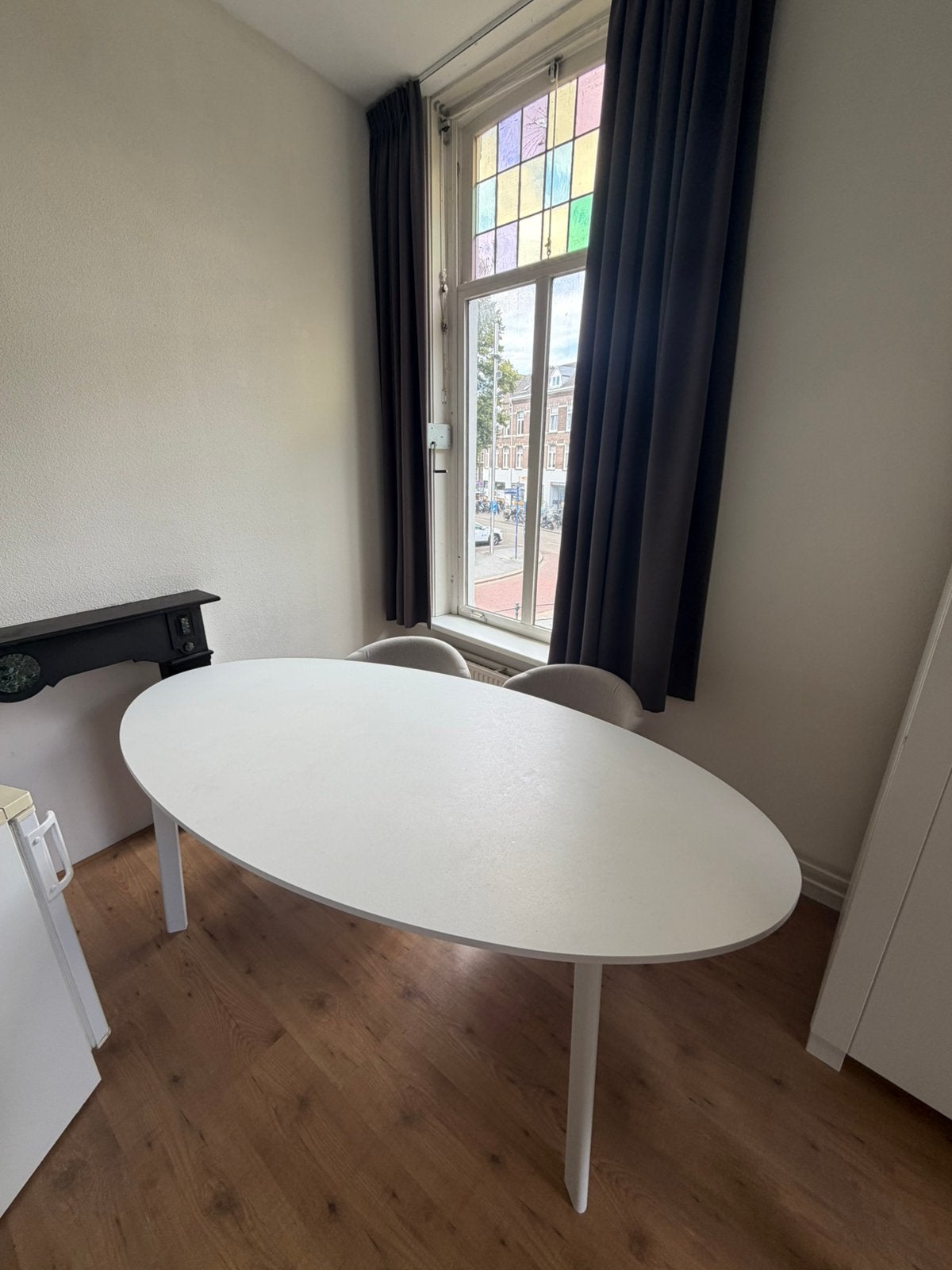 Witte eettafel, Ophalen, 100 tot 150 cm, Zo goed als nieuw, 150 tot 200 cm