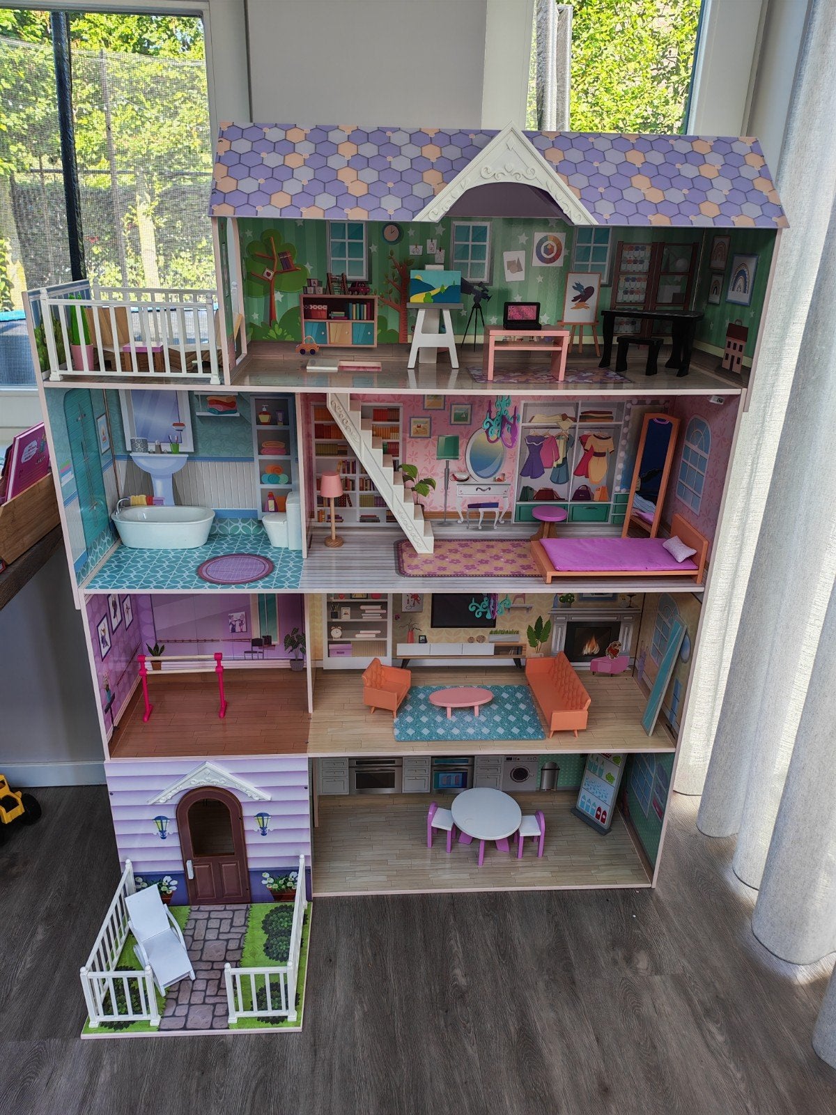 Foto 2 van Lillie's Houten Poppenhuis - Zo goed als nieuw