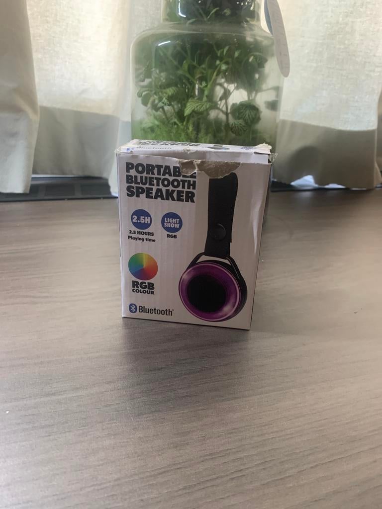 portable bluetooth speaker, Ophalen of Verzenden, Zo goed als nieuw
