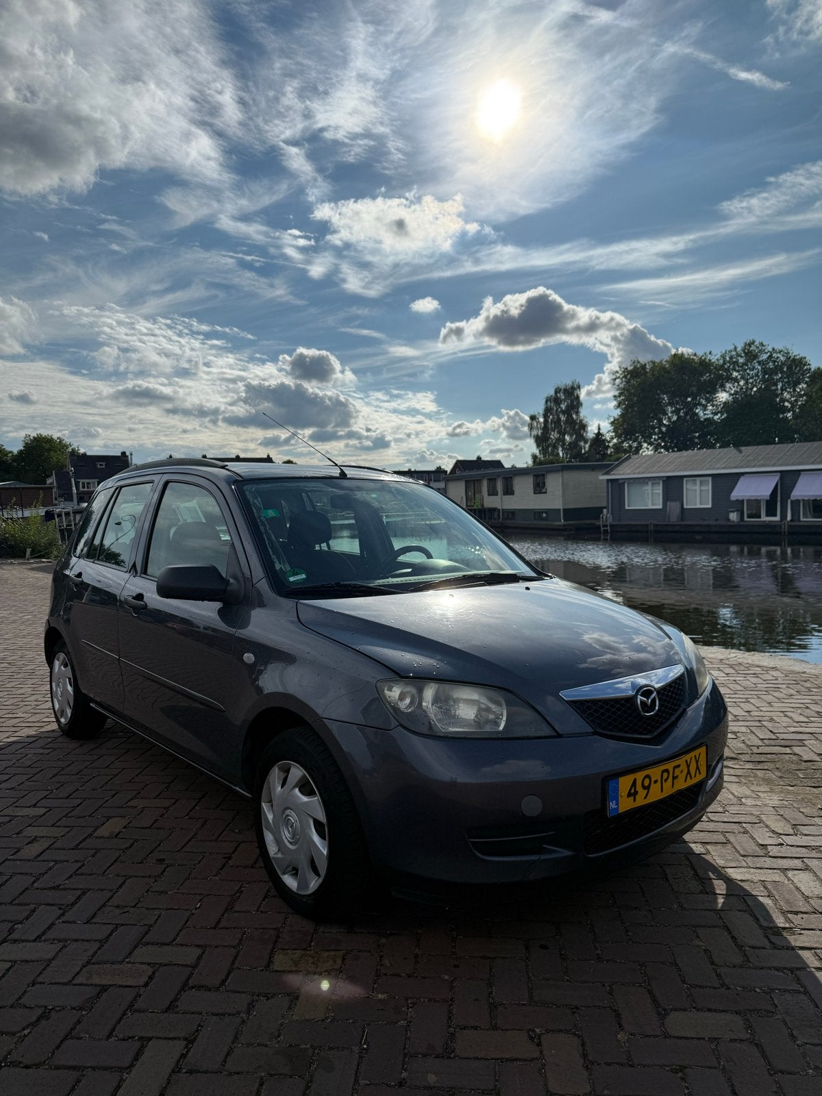 Mazda 2 1.4 16V 2004 Grijs, Voorwielaandrijving, 1025 kg, 15 km/l, 40 €/maand