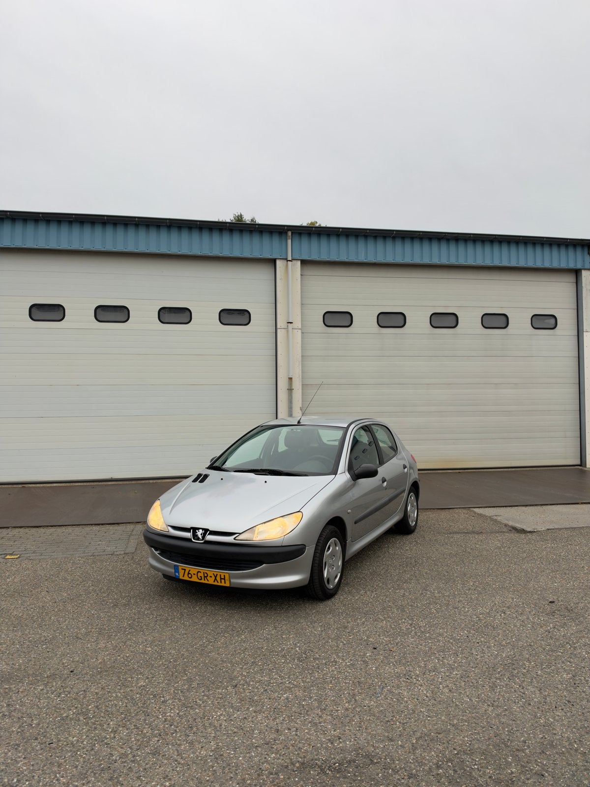 Peugeot 206 in topstaat | 1.1 X-design|  5D 2001 Grijs, Auto's, Voorwielaandrijving, Stof, 31 €/maand, 4 cilinders