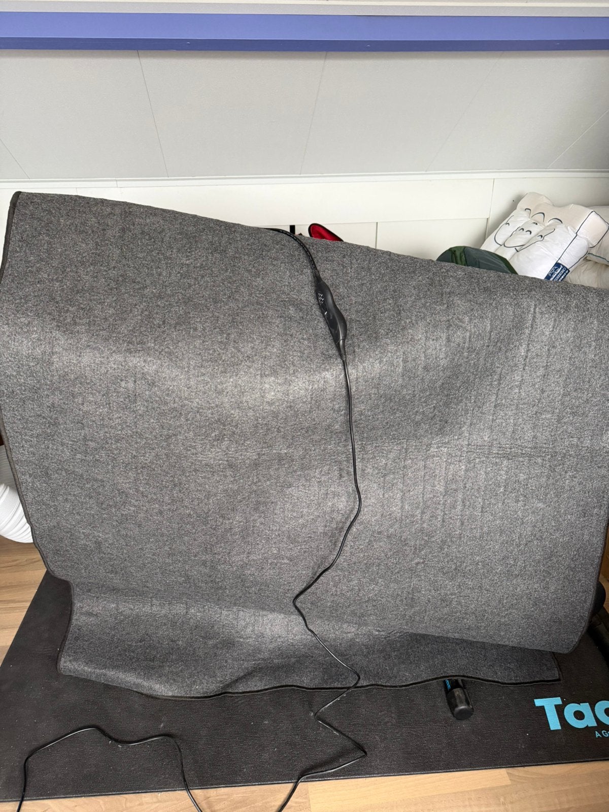 Vloerkleed verwarming 140 x 200 met controller, Ophalen, 100 tot 150 cm, 200 cm of meer, Zo goed als nieuw