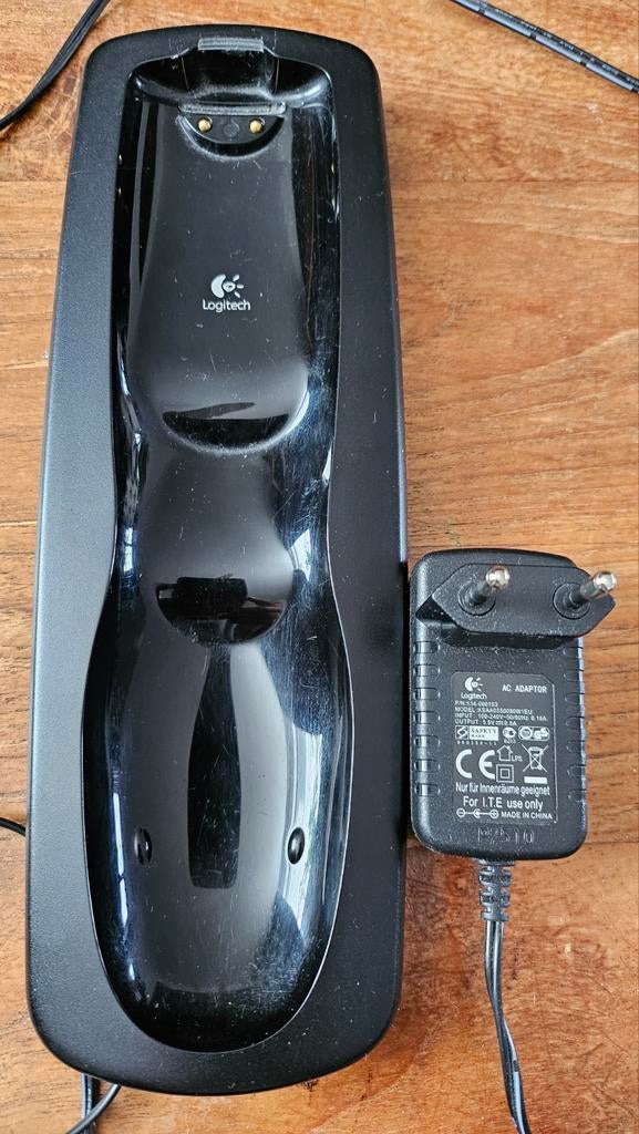 Logitech Harmony One houder plus adapter., Audio, Tv en Foto, Ophalen of Verzenden, Zo goed als nieuw, Origineel