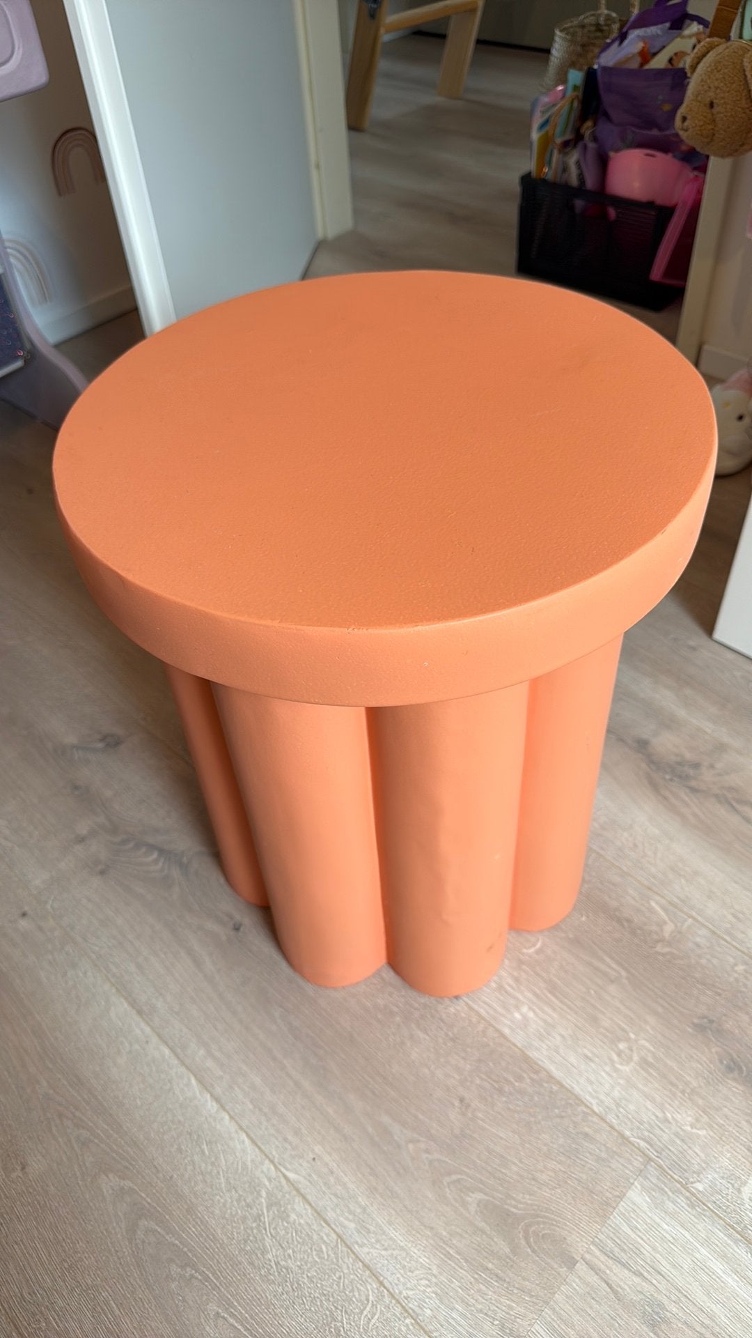 Bijzettafel peach, Minder dan 55 cm, Rond, Zo goed als nieuw, Ophalen