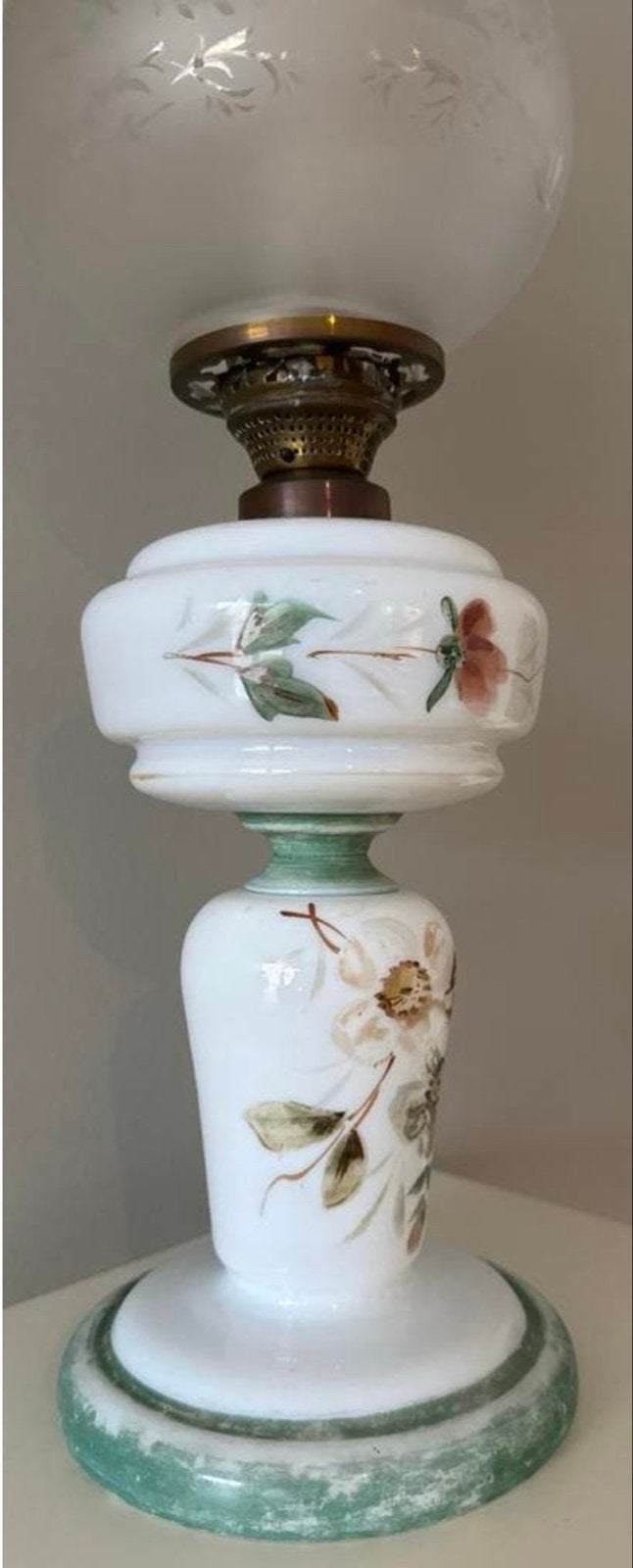Antieke olielamp van opaline glas, 19e eeuw, handgeschilderd, Antiek en Kunst, Antiek | Lampen, Ophalen