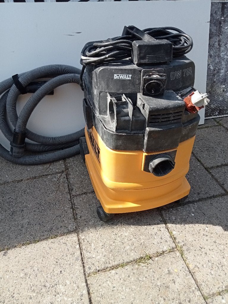 DeWalt DW 793 stofzuiger voor onderdelen, Ophalen, Gebruikt