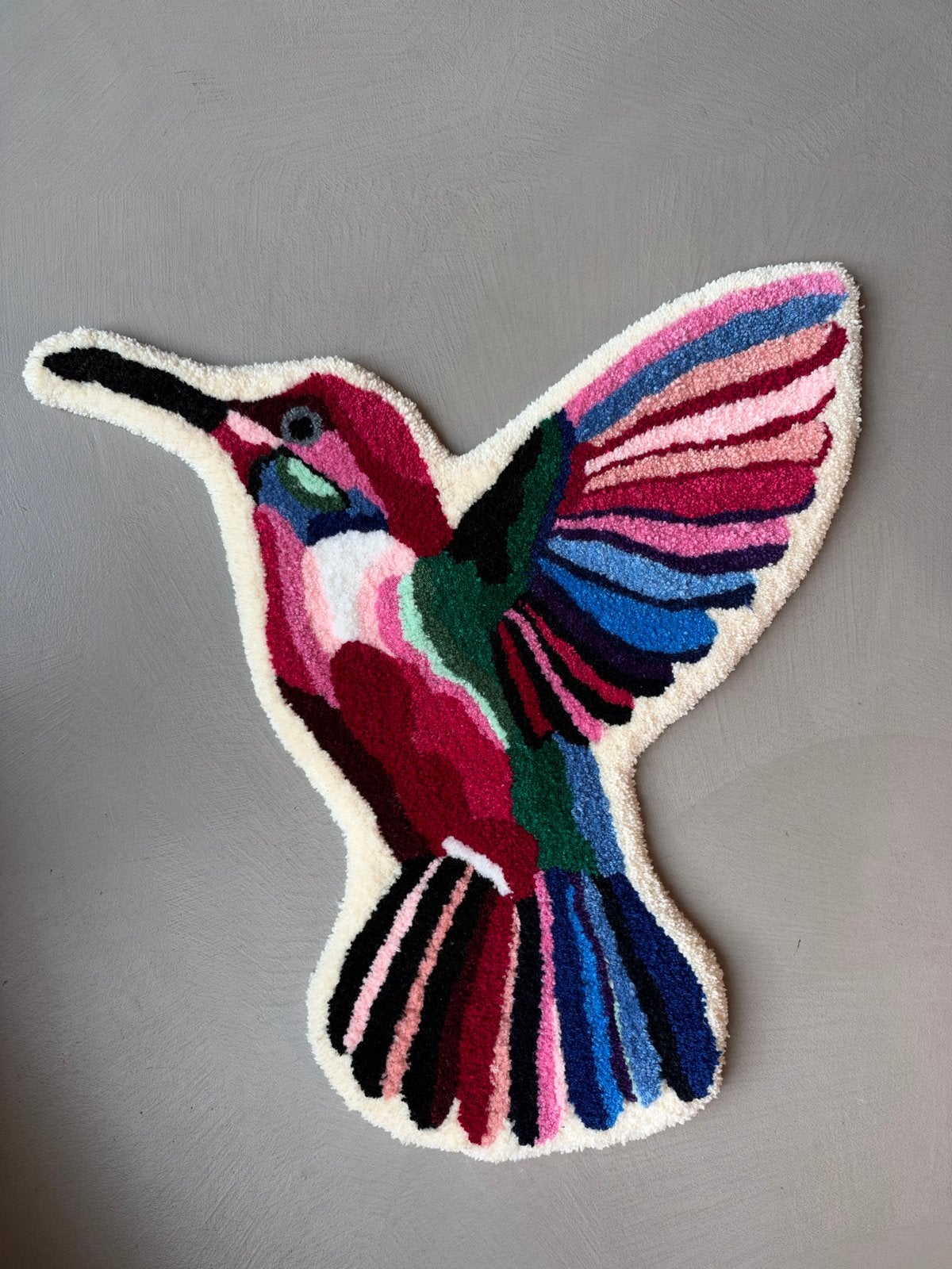 Zelfgemaakt wandkleed kolibrie - 65 cm hoog, Meerkleurig, Overige stijlen, Nieuw, Ophalen of Verzenden