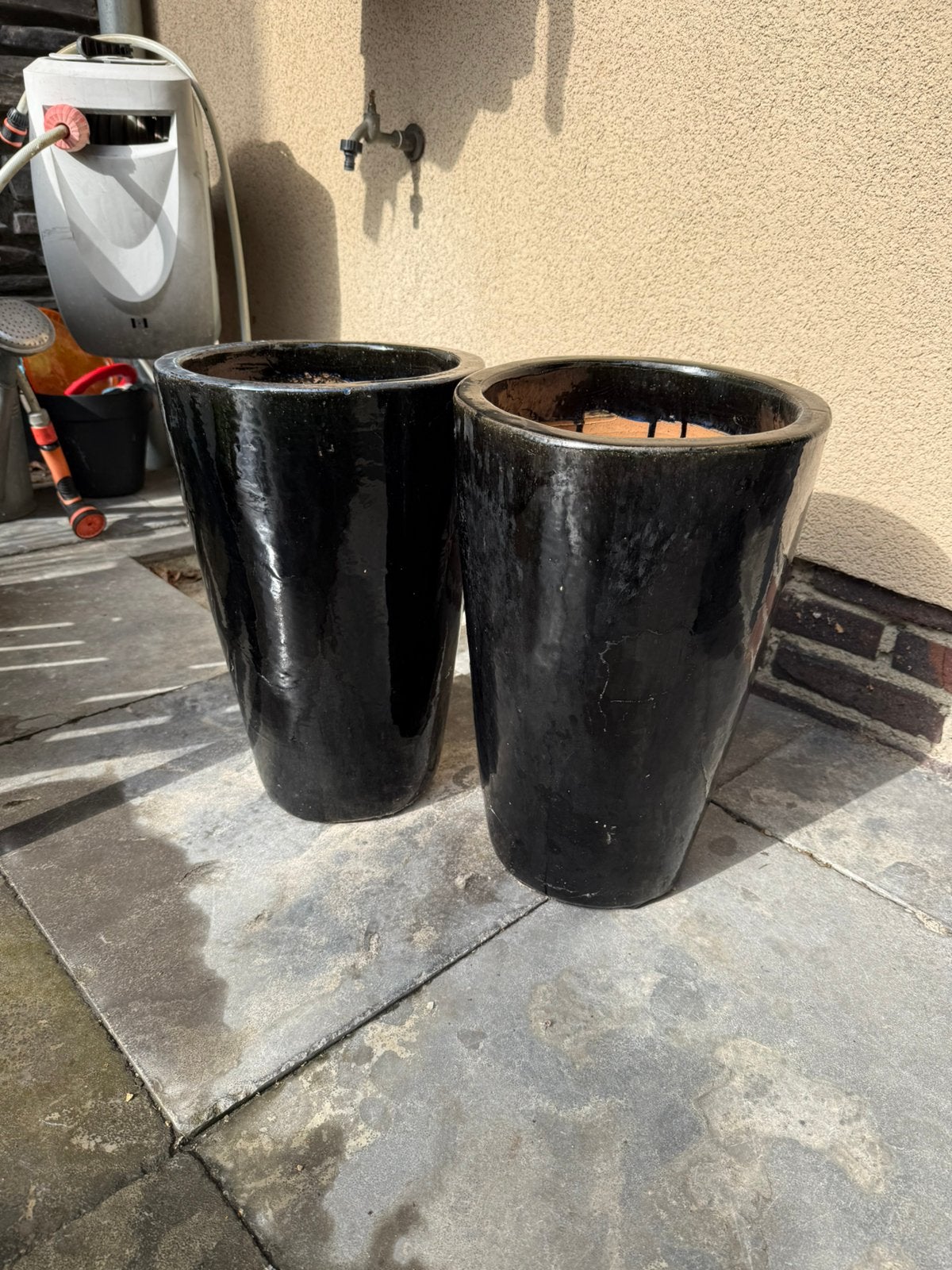 Twee geglazuurde bloempotten hoog 44 cm diam 29 cm, Tuin en Terras, Bloempotten, Rond, Zo goed als nieuw, Tuin, Aardewerk