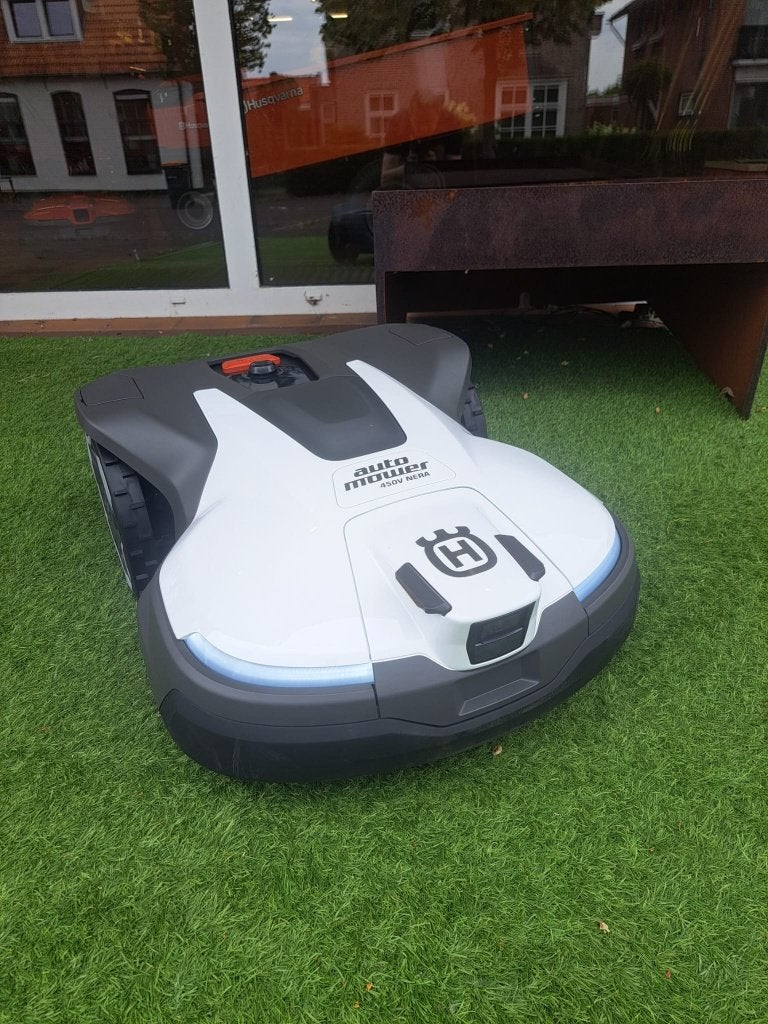 Husqvarna Automower 450V NERA AI  Nieuw € 4.699,- incl. btw, Info@roesthuis-tuinmachines.nl, Roesthuis Tuinmachines, Bestuurbaar via app