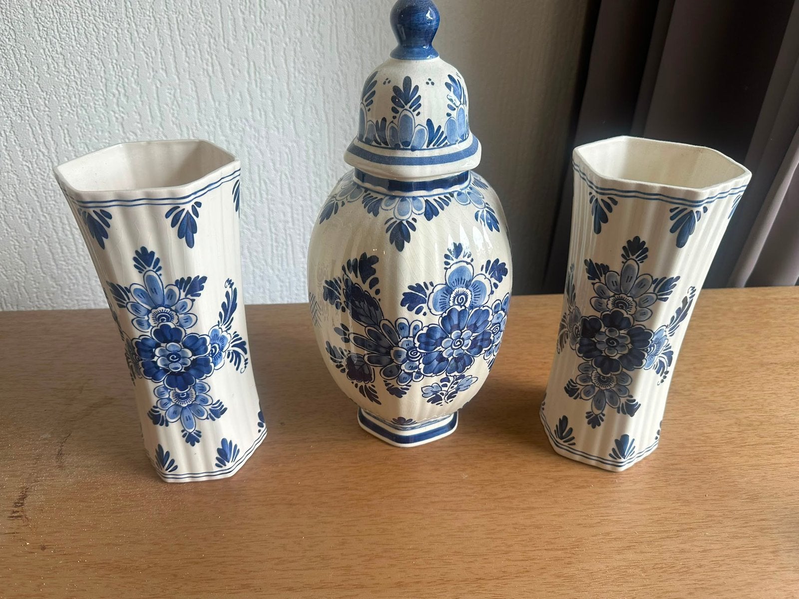 Delfts Blauw set: gemberpot en twee vazen, Ophalen