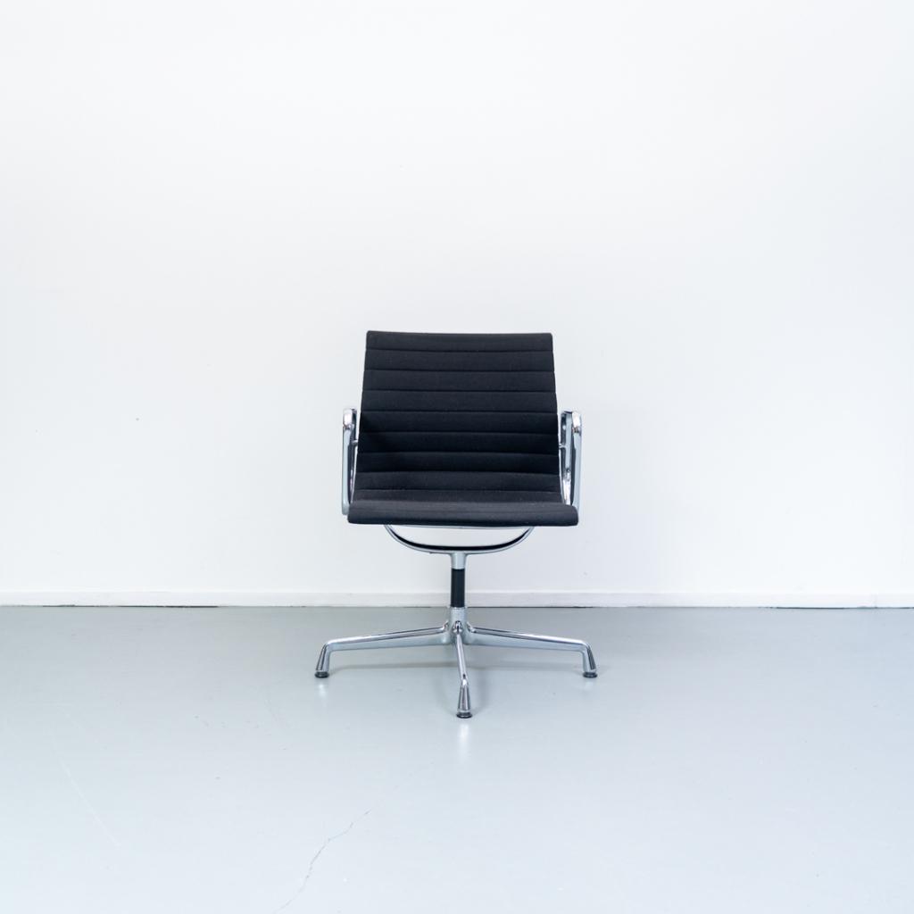 7x Vitra Eames Ea108 stoel Zwart Hopsak Aluminium, Huis en Inrichting, Stoelen, Niet ingevuld, Stof, Niet ingevuld, Niet ingevuld