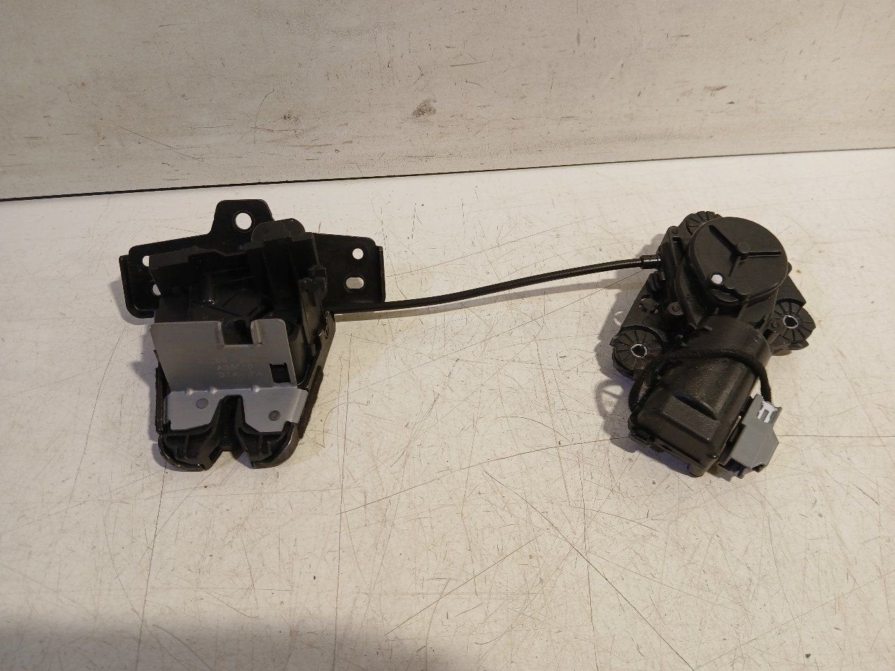 Slot mechaniek kofferdeksel achterklep elektrisch Volvo XC40, Onderdelen@venauto.nl, Van der Ven Autorecycling B.V., Gebruikt