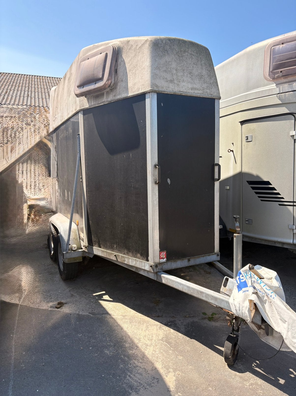 Henra 1,5 paardentrailer met zadelkamer, Dieren en Toebehoren, Paarden en Pony's | Trailers en Aanhangwagens, Ophalen, Gebruikt