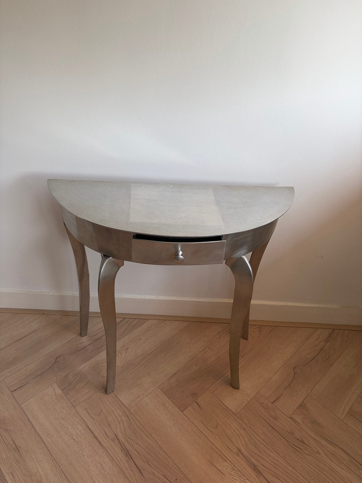 Halfronde bijzettafel met lade - Zilverkleurig, Ophalen, Tot twee personen, Minder dan 50 cm, 50 tot 100 cm