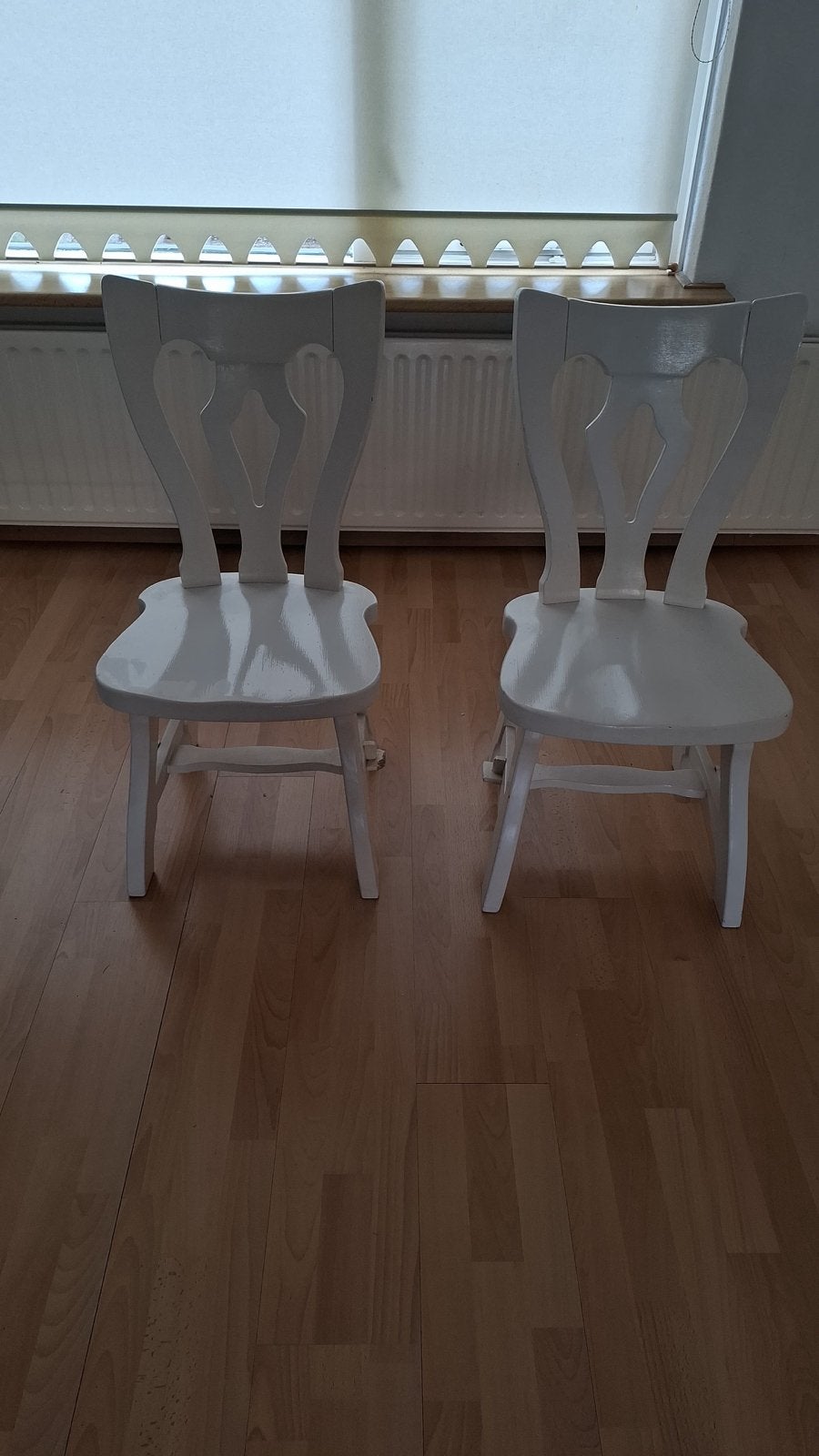 Twee geverfde grenen stoelen, Ophalen, Gebruikt, Twee, Wit