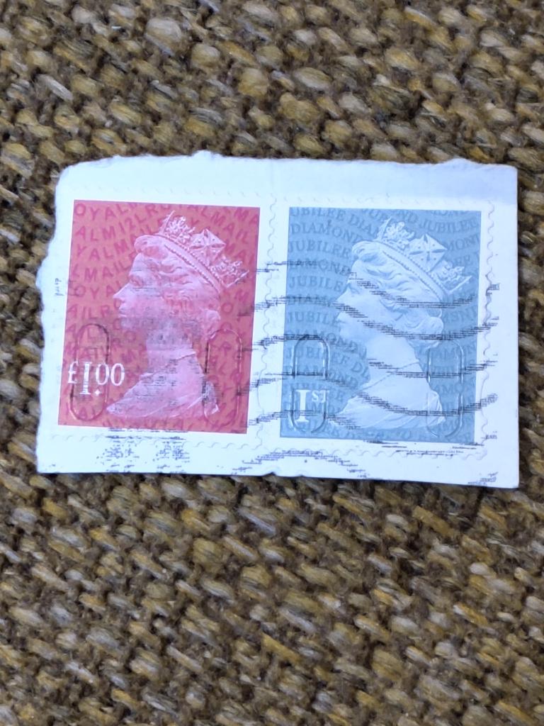 Engeland security machin 1st grijs en 1 pound magenta, Ophalen of Verzenden, Gestempeld