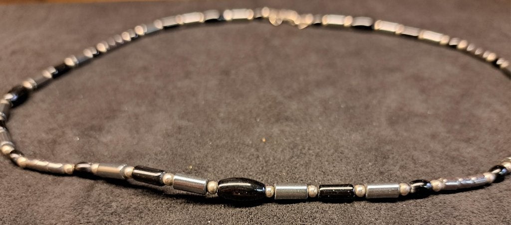 Mooie ketting van hematiet en onyx, Sieraden, Tassen en Uiterlijk, Kettingen, Verzenden, Zwart, Nieuw, Steen of Mineraal