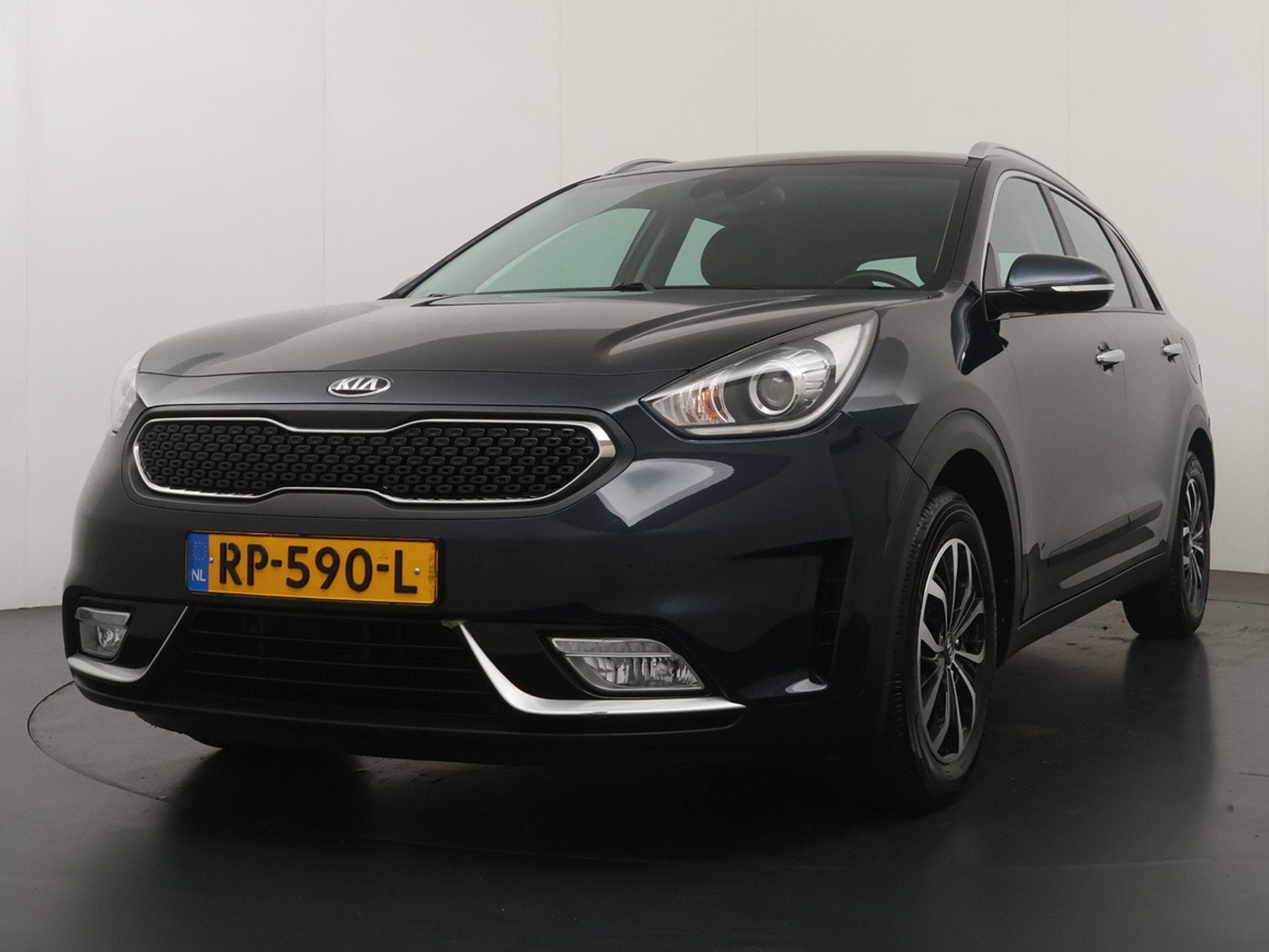 Foto 3 van Kia Niro 1.6 GDi Hybrid DynamicLine - Cruise Control - Licht