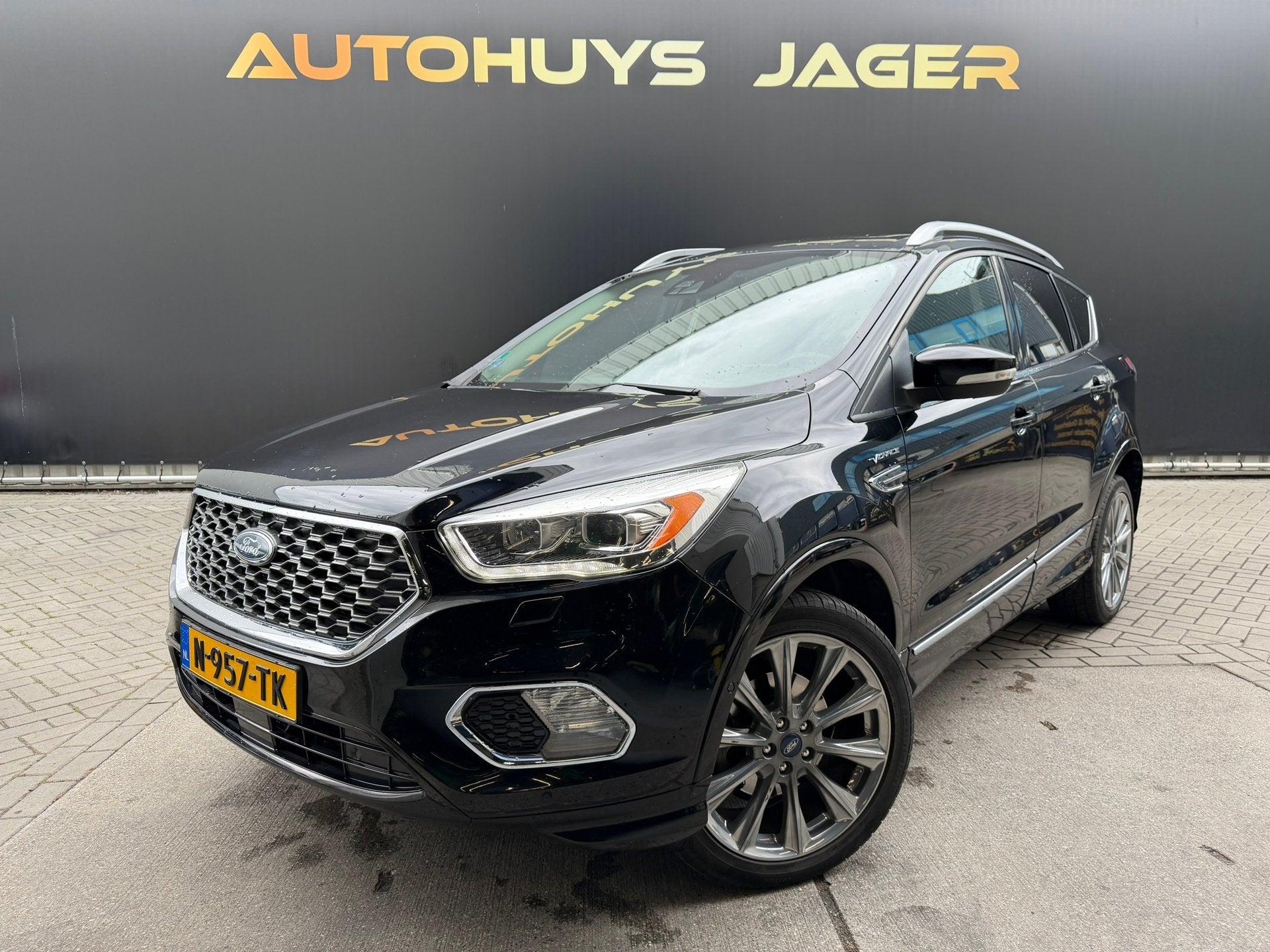 Ford Kuga 1.5 EcoBoost Vignale Pano Leder Camera Carplay, Auto's, Voorwielaandrijving, 4 cilinders, Zwart, Bedrijf
