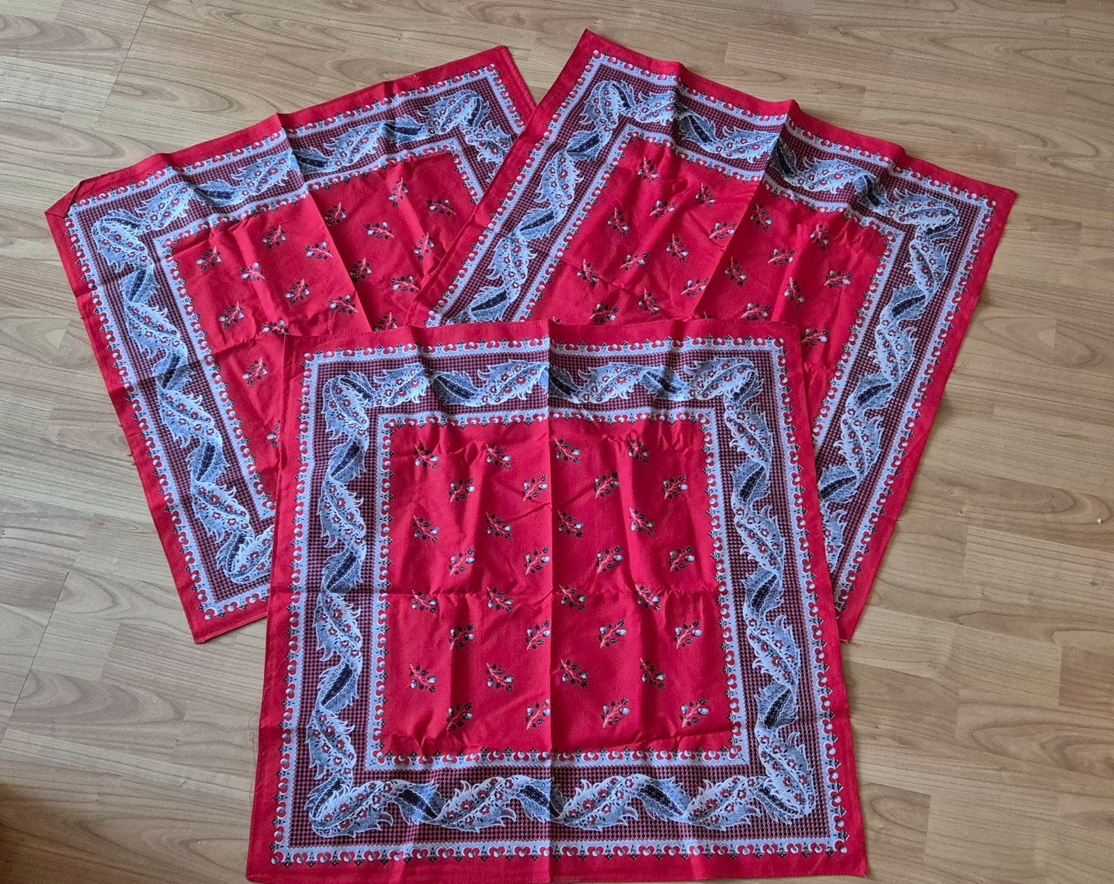Set van VINTAGE 4 rode boerenzakdoek NIEUW 3 + 1 GRATIS, Ophalen of Verzenden, Gebruikt, Rood, Theedoek of Handdoek