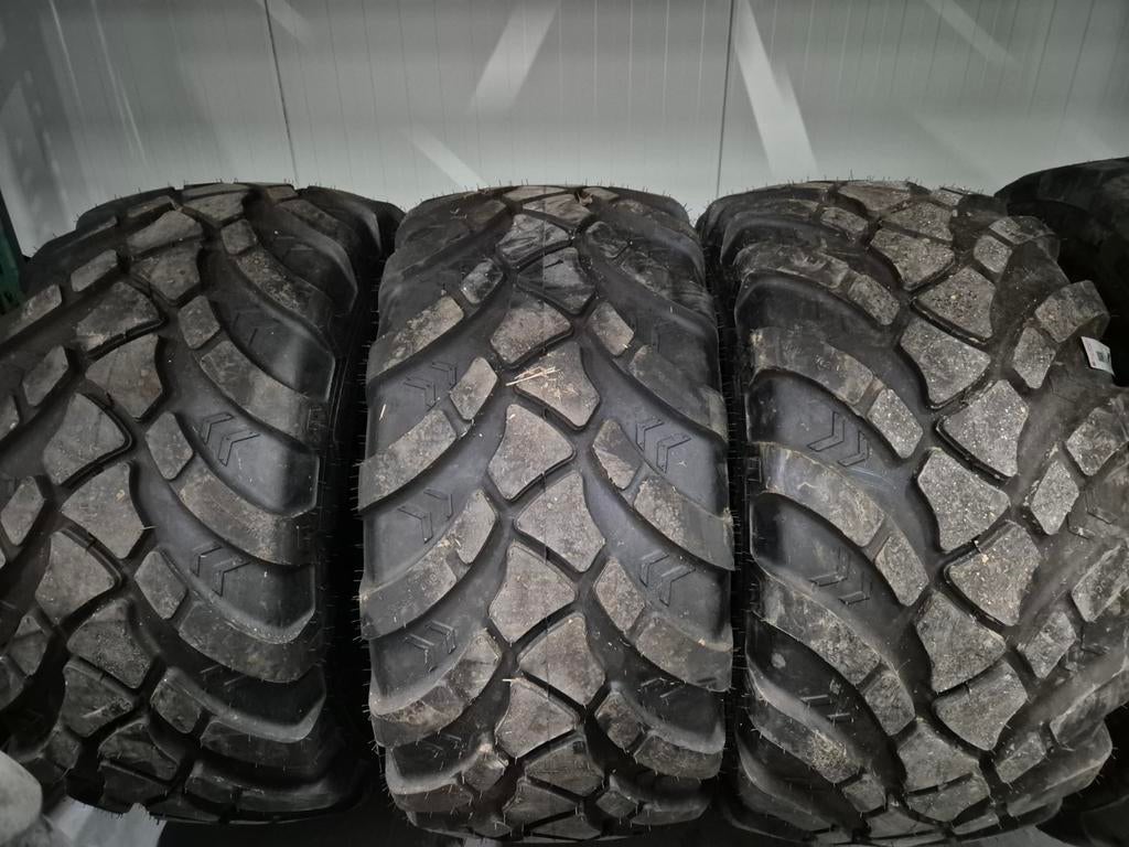 Mooie nieuwe banden 600/55r26.5, Zakelijke goederen, Agrarisch | Onderdelen | Banden, Velgen en Assen, Ophalen