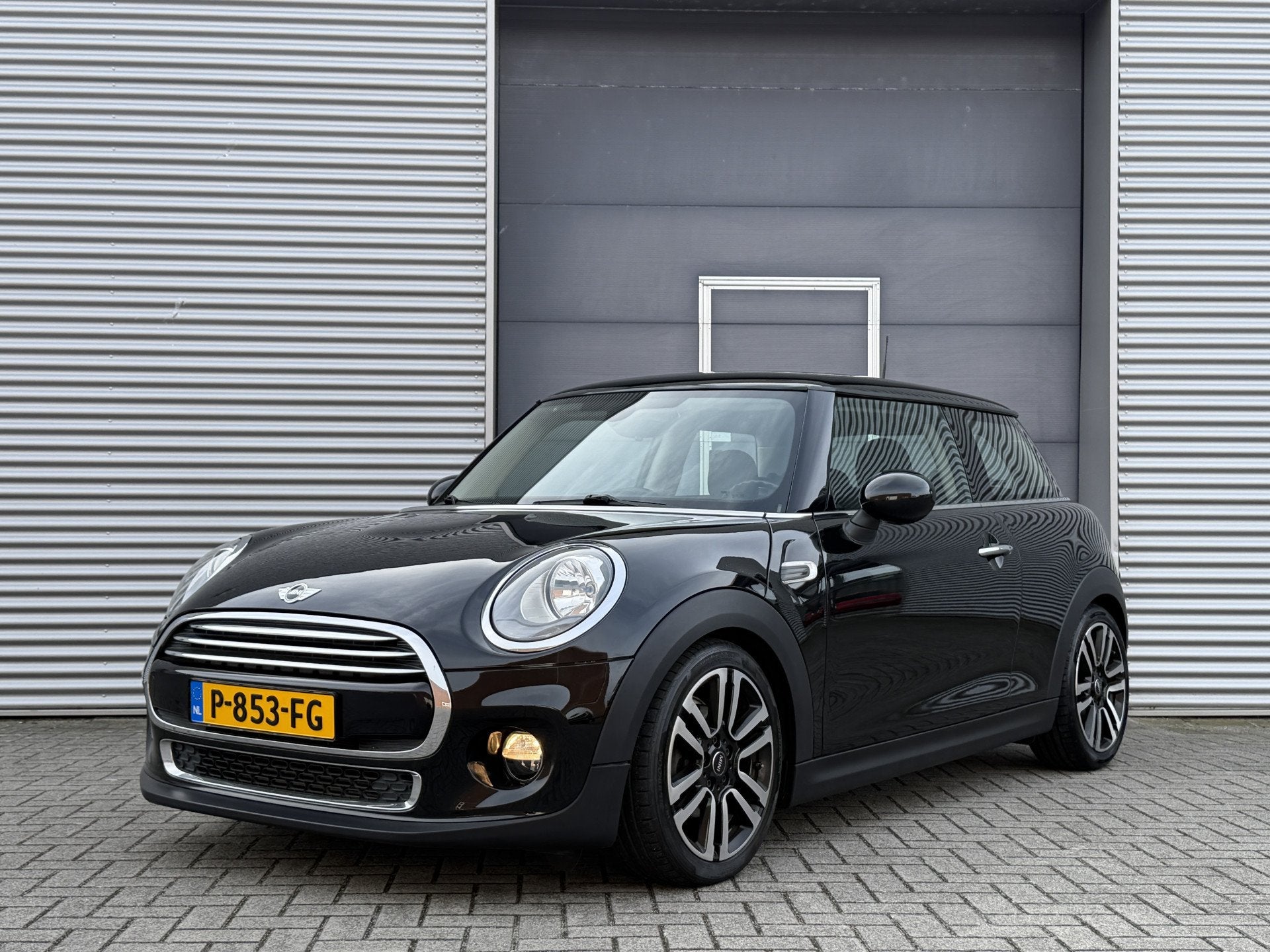MINI Mini 1.5 Cooper Chili Serious Business I Navi I Sportst, Auto's, Voorwielaandrijving, 136 pk, Gebruikt, 4 stoelen
