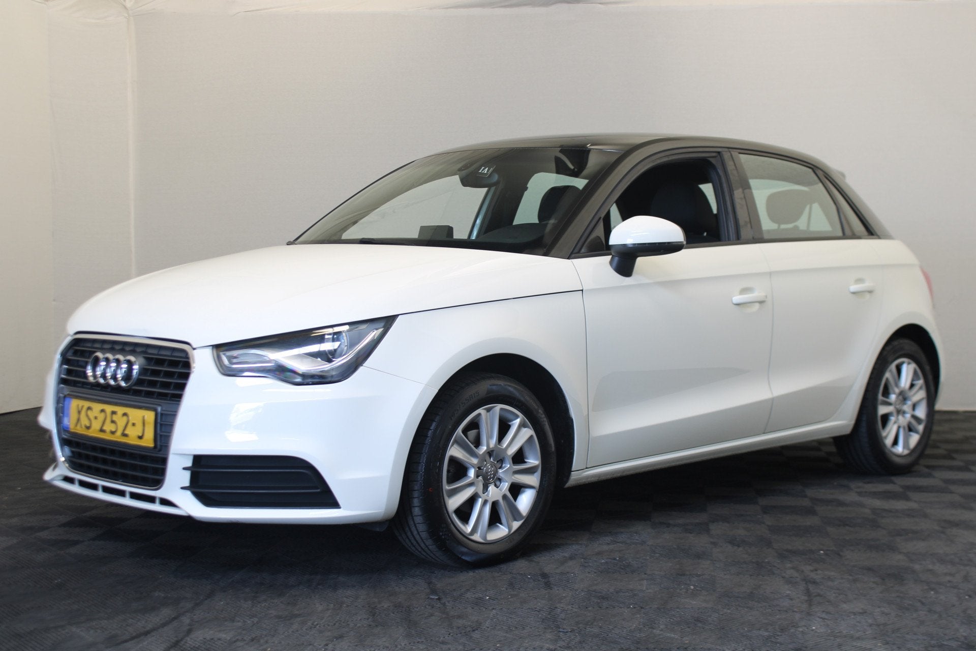 Audi A1 Sportback 1.2 TFSI Ambition Pro Line (bj 2012), Voorwielaandrijving, Euro 5, Zwart, 4 cilinders