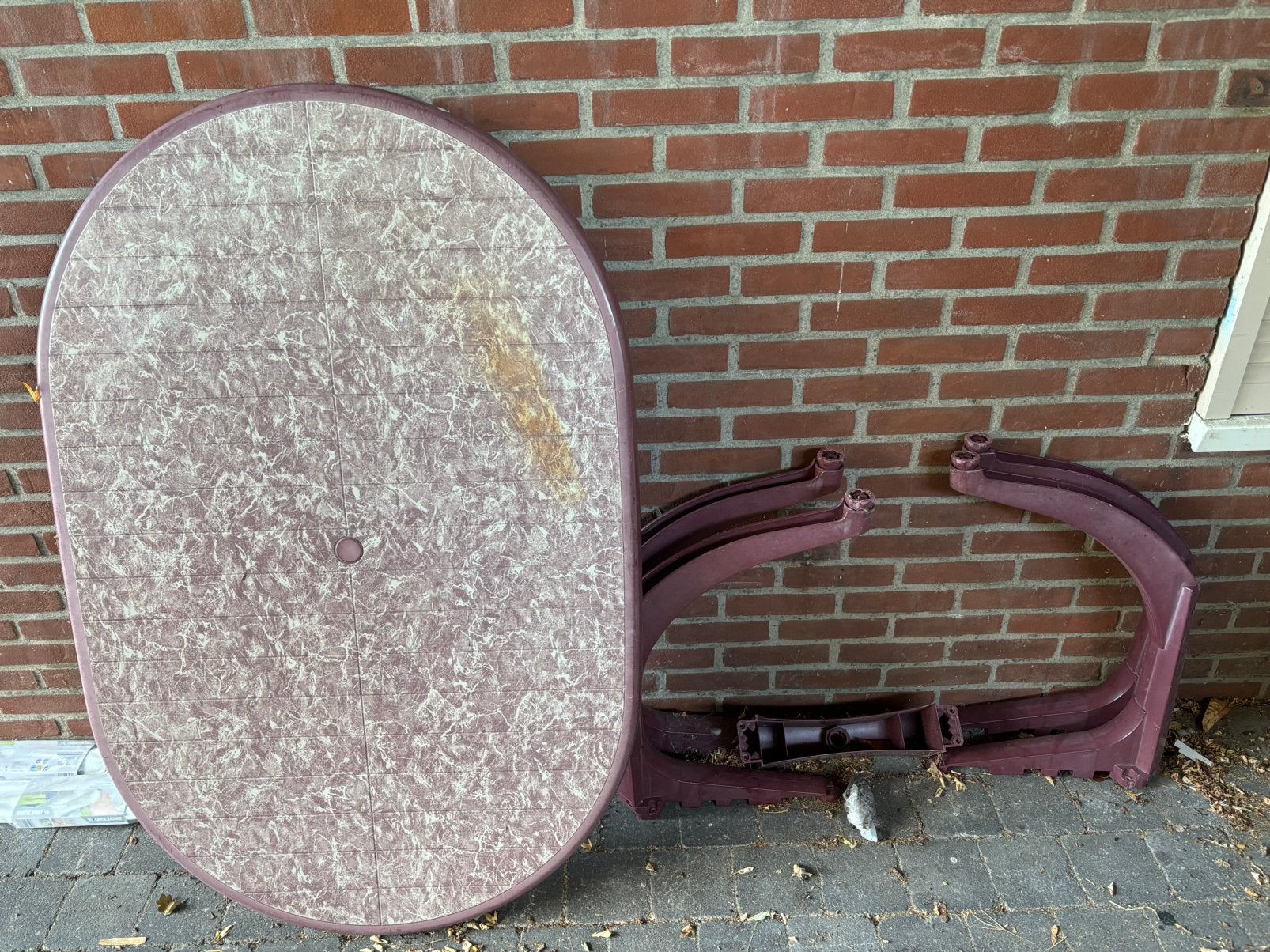 GRATIS tuintafel, Tuin en Terras, Ophalen, Gebruikt, Ovaal, Kunststof