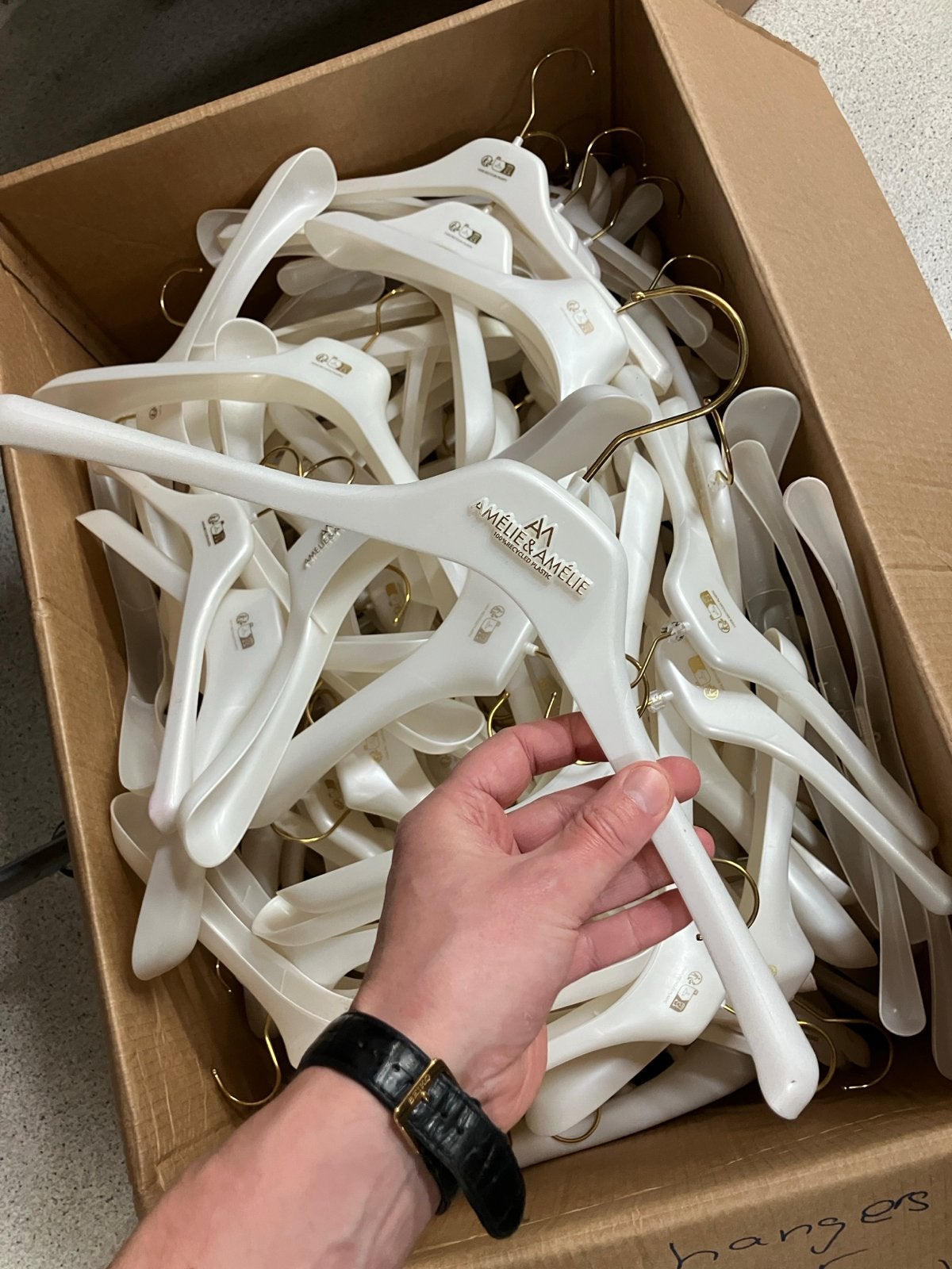 Gratis witte plastic hangers af te halen in Sittard, Ophalen, Gebruikt, Kunststof, Volwassenen
