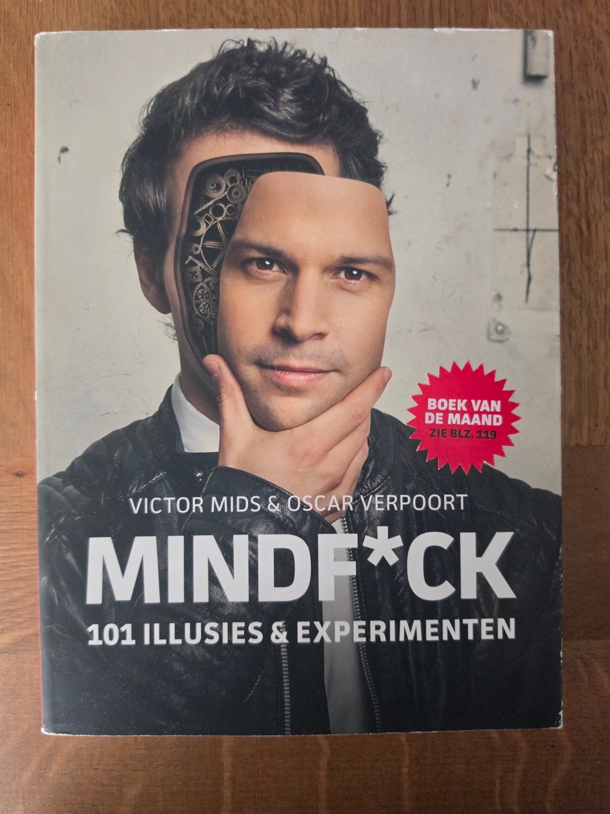 Mindf*ck: 101 illusies & experimenten - Victor Mids, Ophalen of Verzenden, Gelezen, Victor Mids & Oscar Verpoort, Nederland
